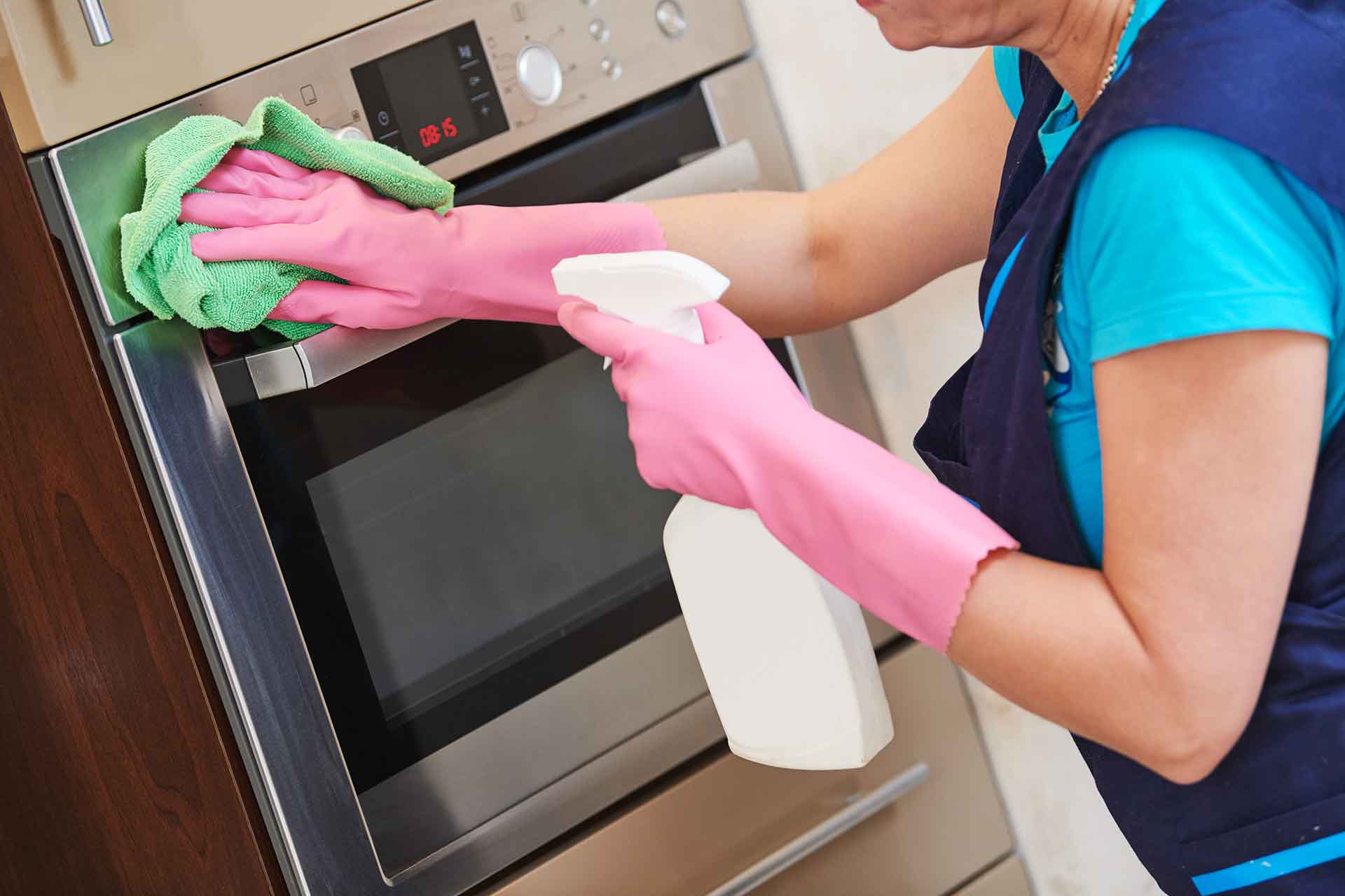 Come pulire il forno in 5 minuti
