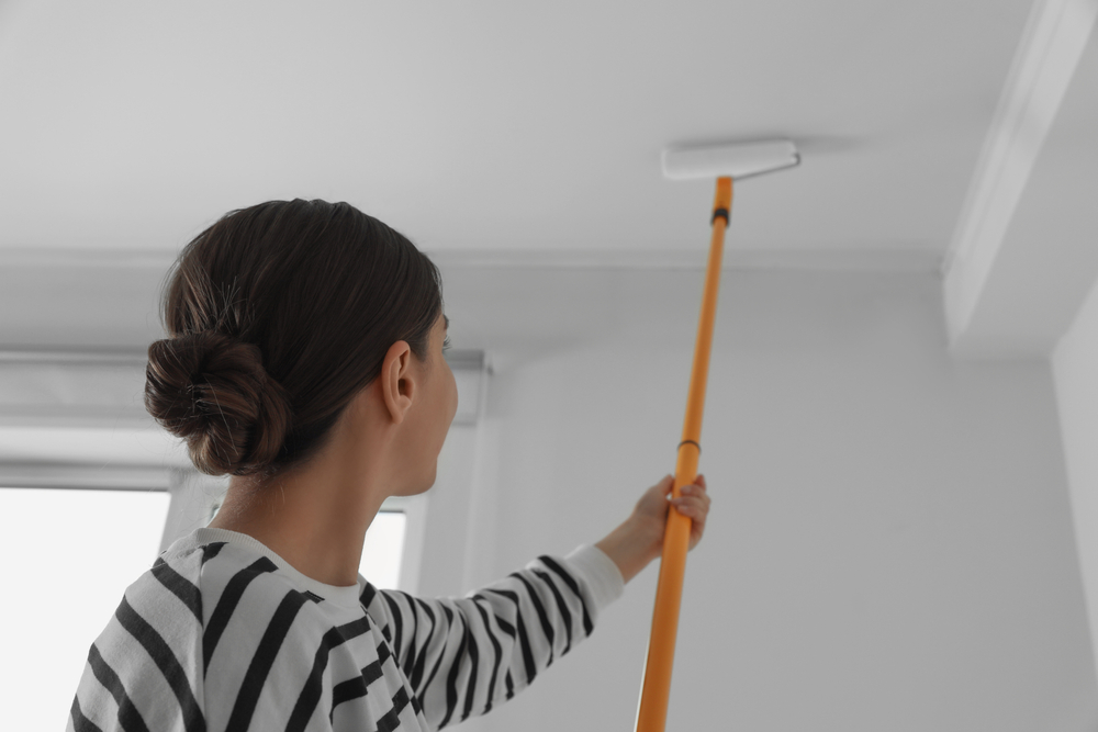 Come dipingere il soffitto velocemente e senza fare fatica