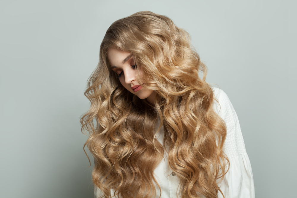 Gourmand Blonde, il colore capelli ideale dopo le vacanze estive
