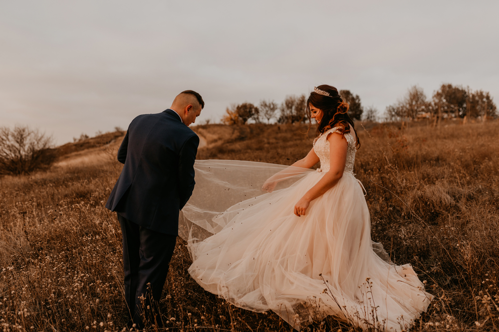 Come rimuovere le macchie da un abito da sposa