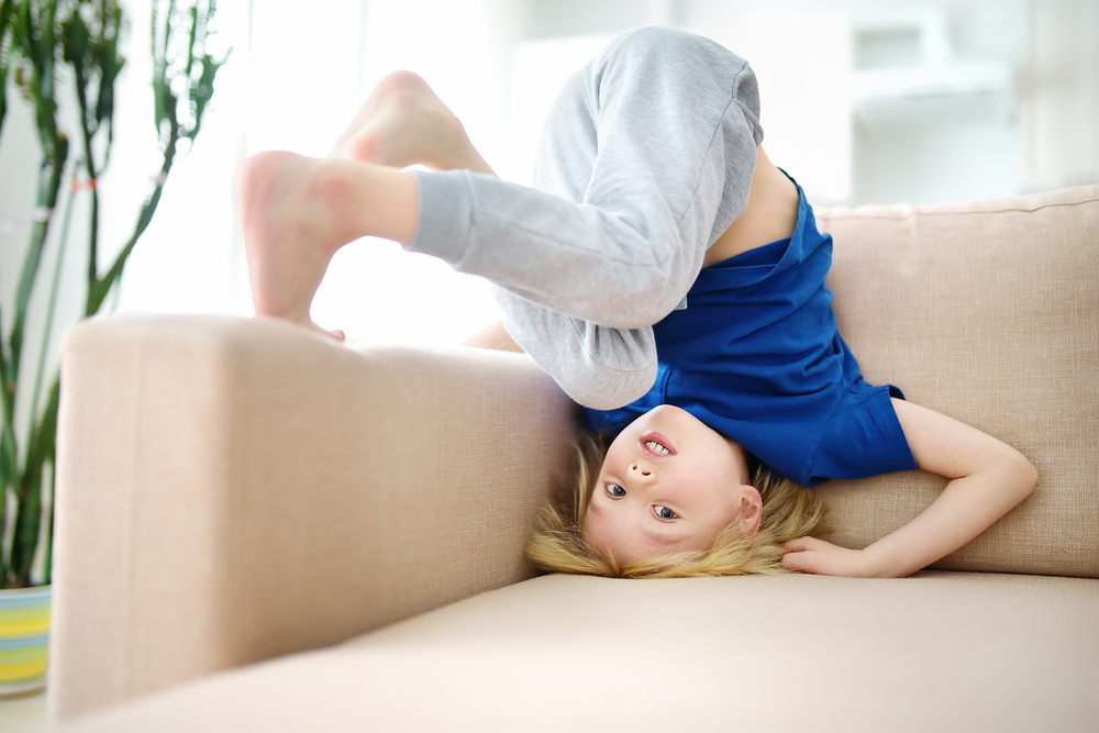 Che cos’è l’iperstimolazione e come influenza il bambino