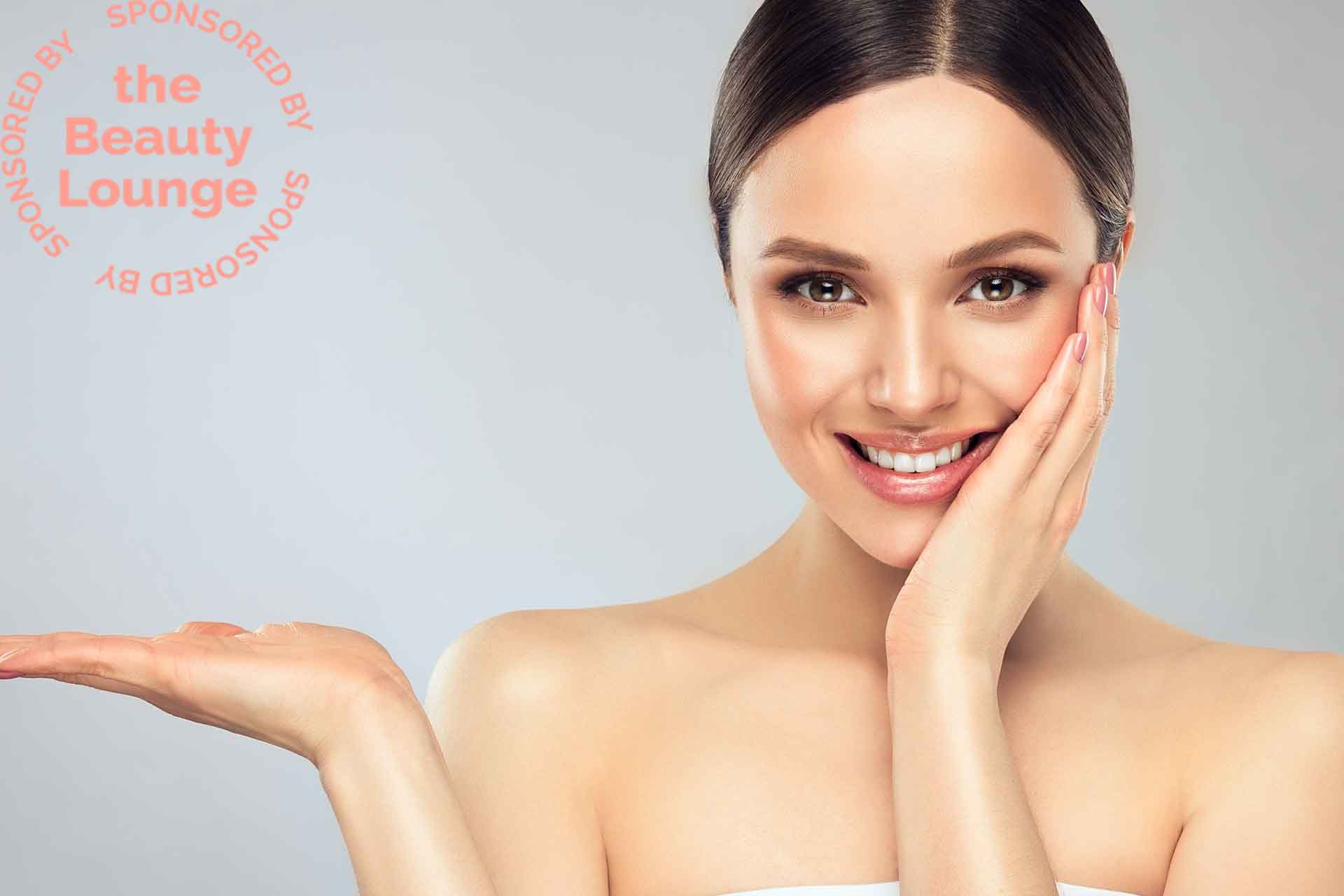 Cura del viso, le proprietà dell'Acqua di Rosa Damascena