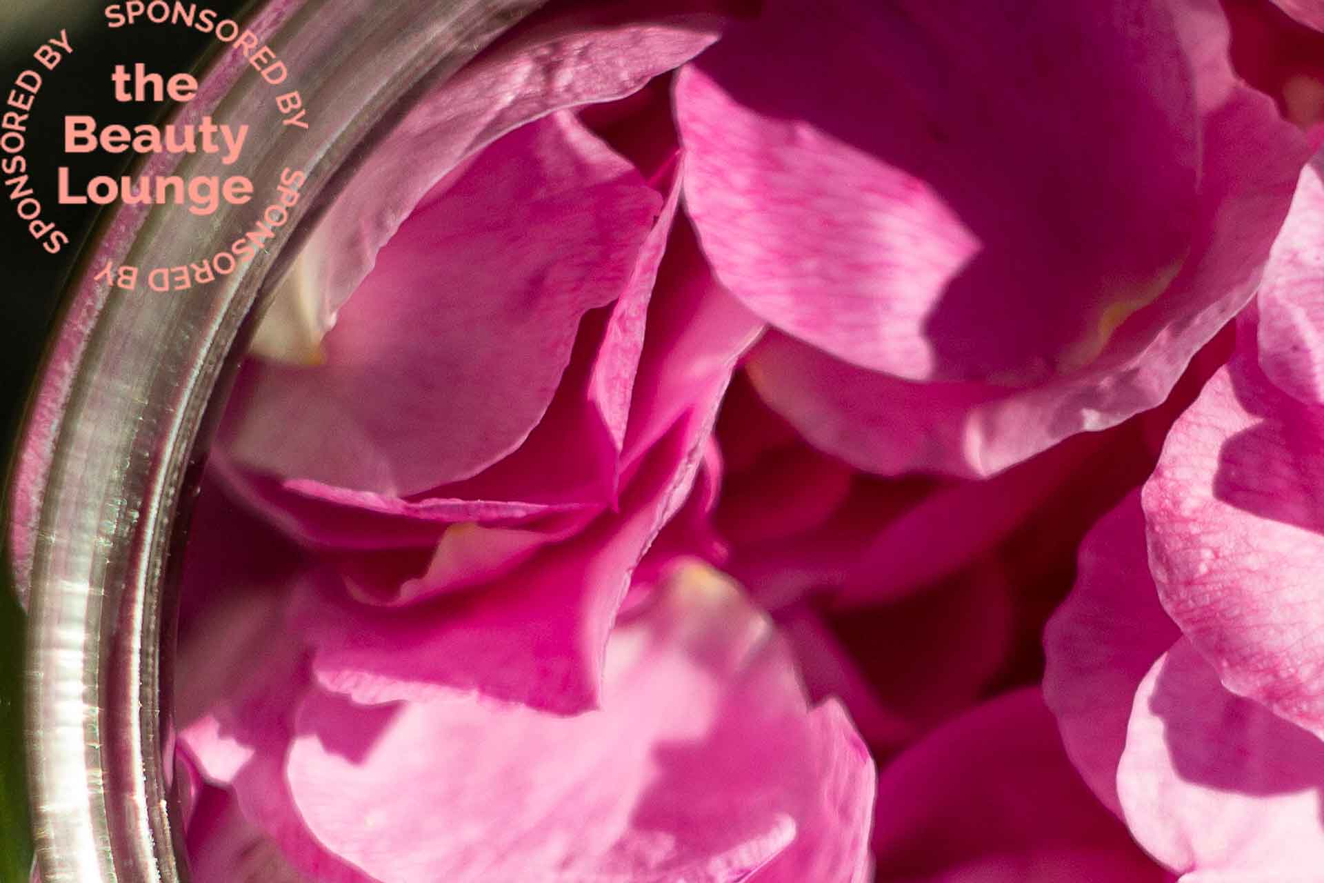Olio di Rosa Selvatica, le proprietà per la pelle che forse non conosci