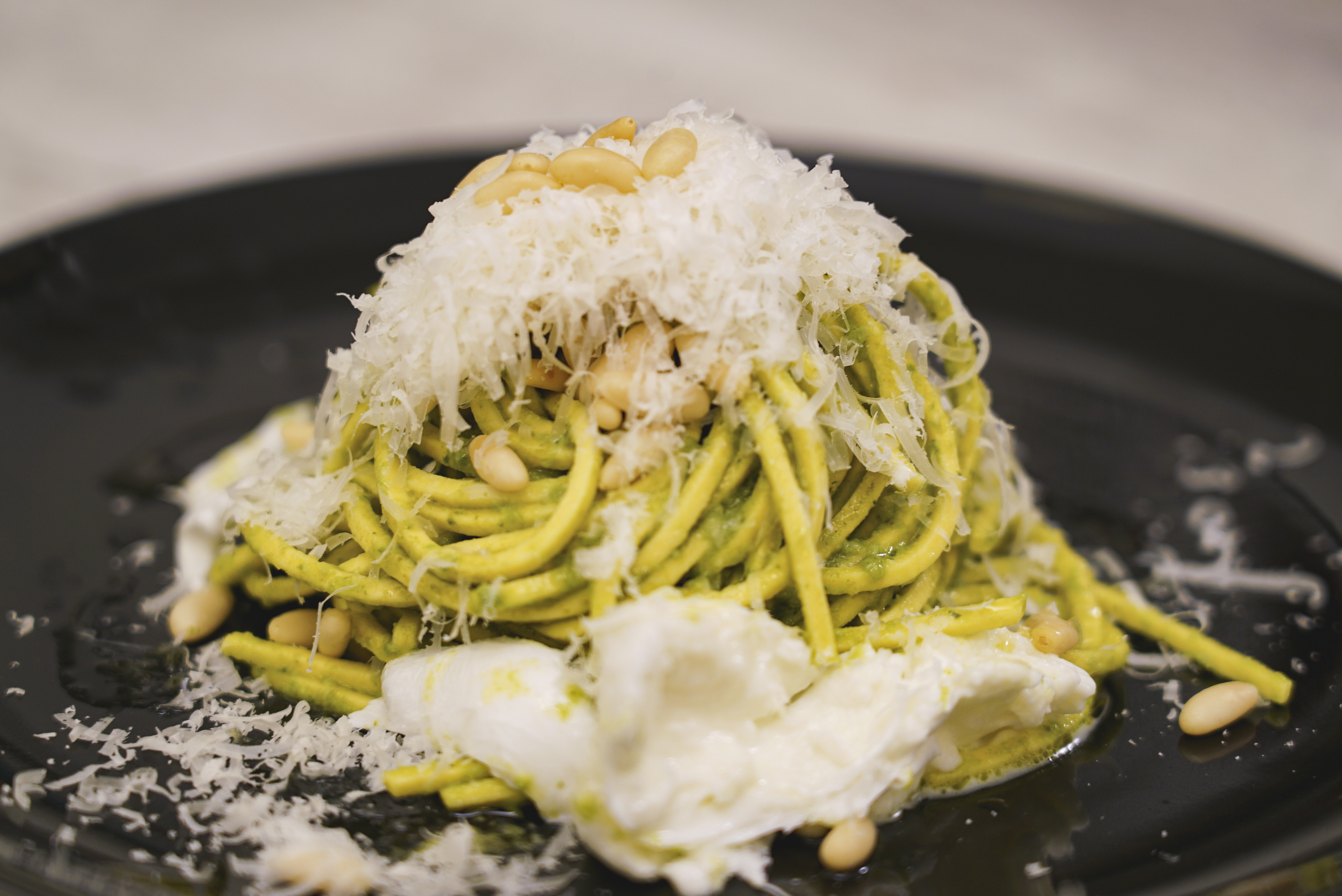 Tagliolini pesto, burrata e pinoli di Chef in Camicia