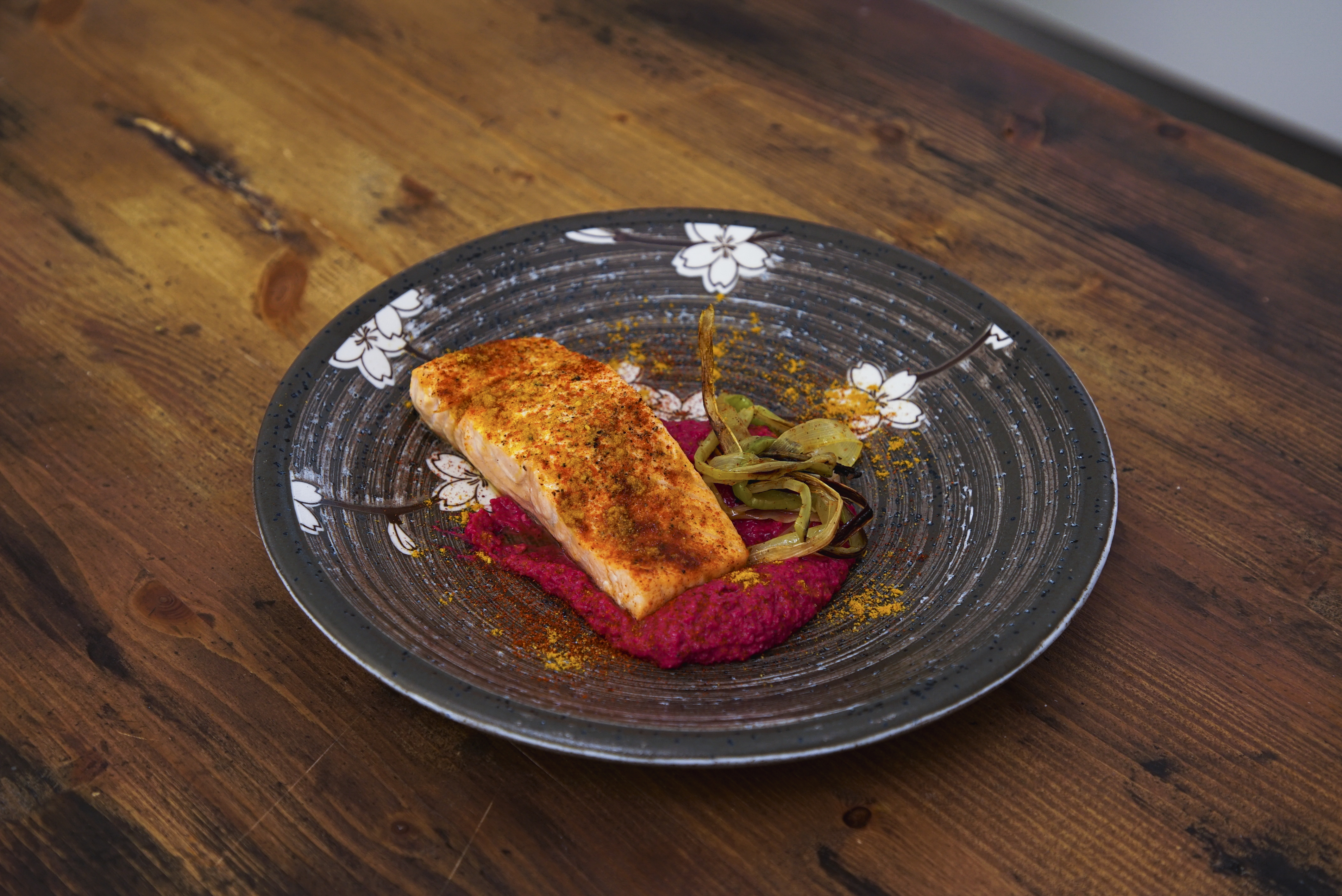 Salmone con barbabietola e ceci di Chef in Camicia