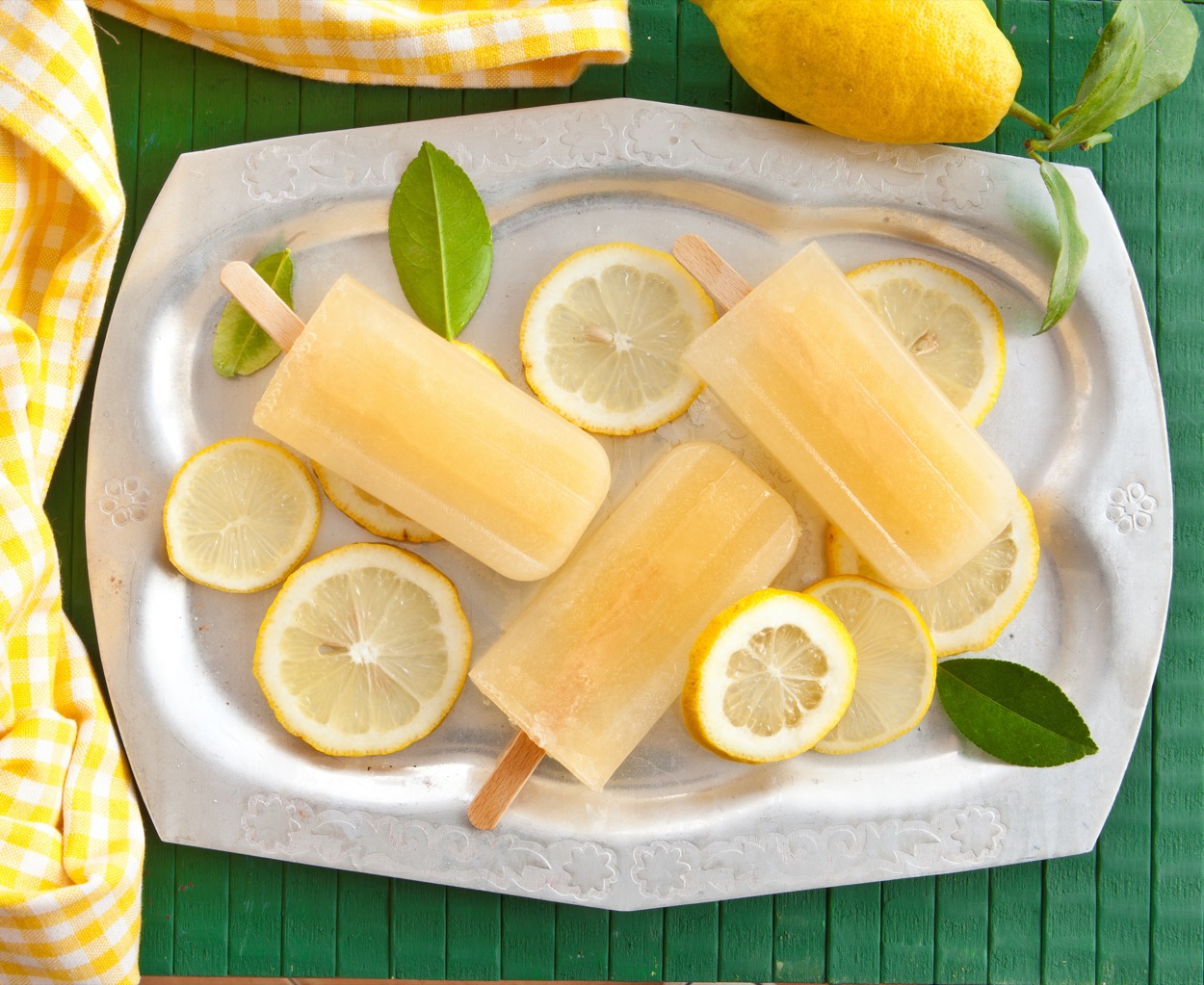 Ghiaccioli al limone fatti in casa: come farli con e senza zucchero
