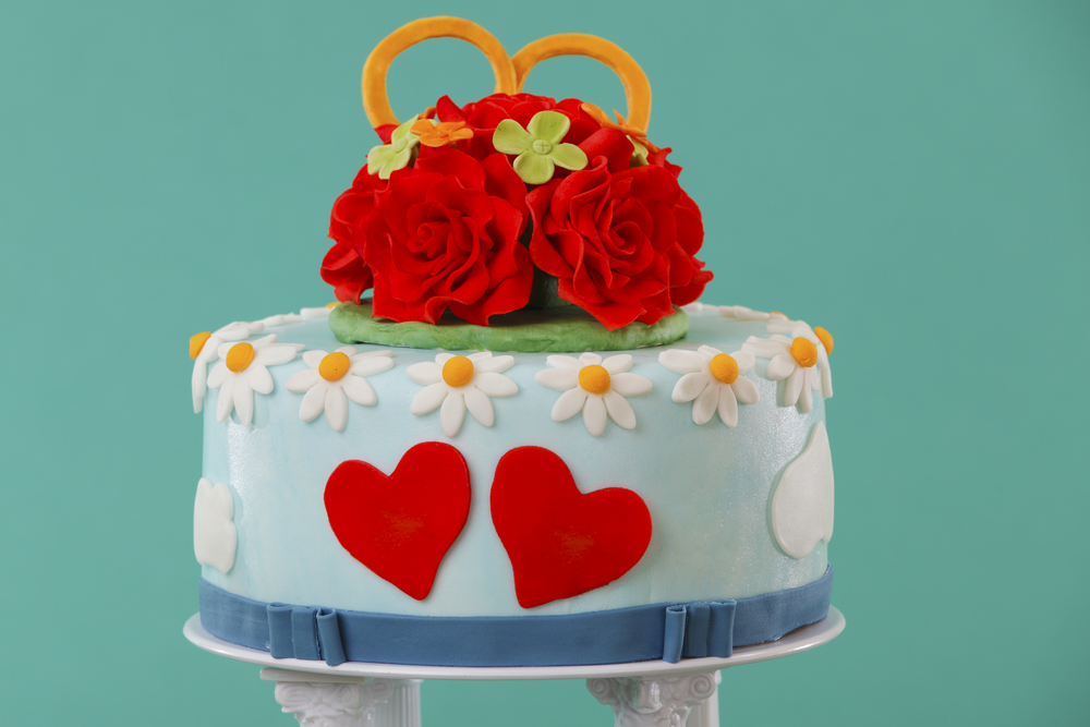 torte-decorate-rose-rosse-pasta-zucchero-2.jpg