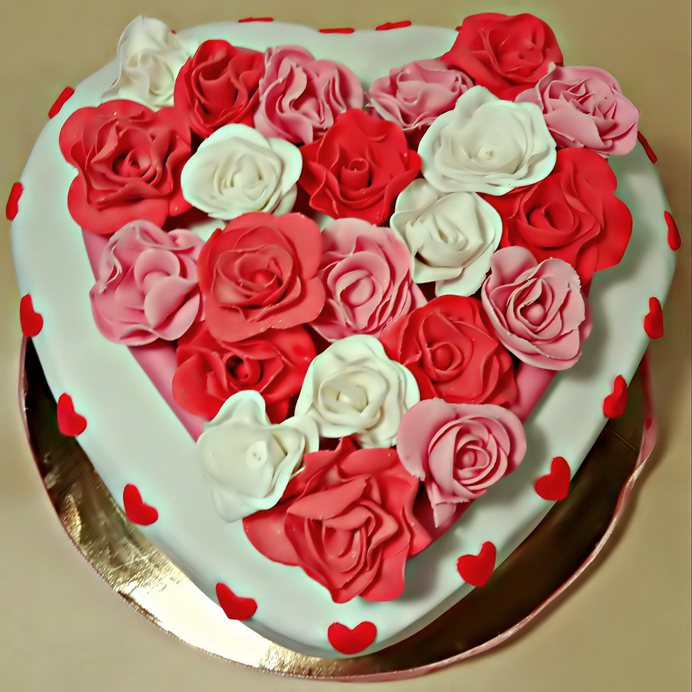 torte-decorate-rose-rosse-pasta-zucchero-5.jpg