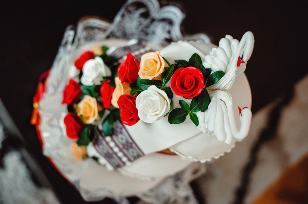 torte-decorate-rose-rosse-pasta-zucchero-6.jpg