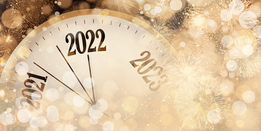 Frasi di fine anno 2021: 5 aforismi non banali per gli auguri