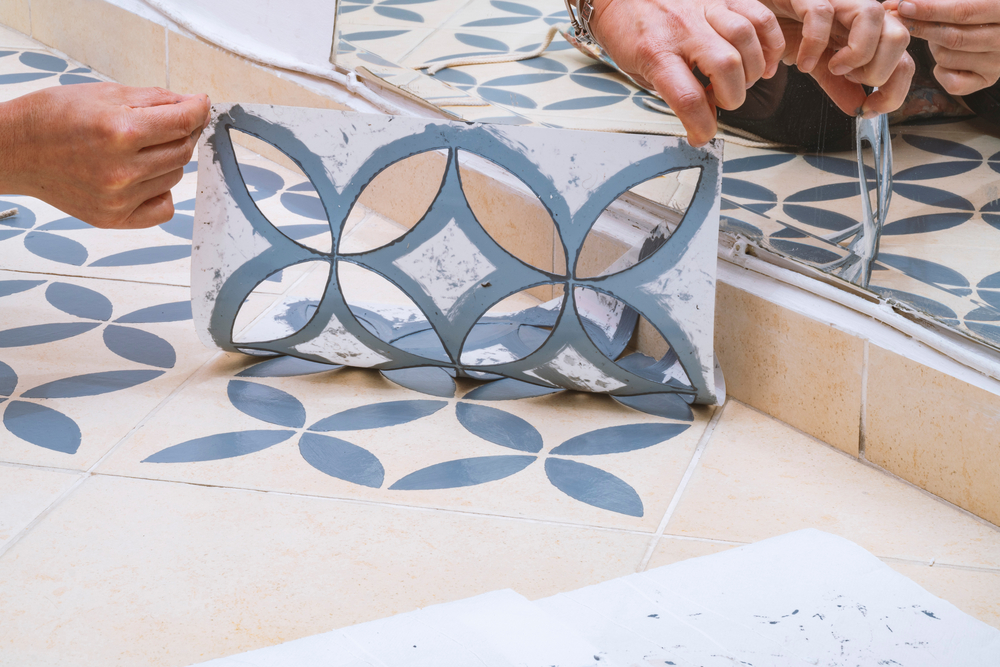 Come rimuovere la vernice dalla plastica