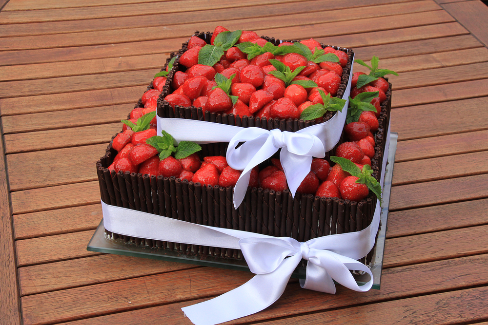 come-decorare-torta-cioccolato-con-fragole-3.jpg