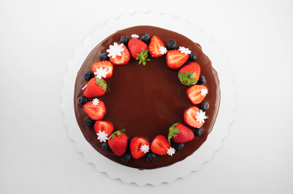 come-decorare-torta-cioccolato-con-fragole-8.jpg