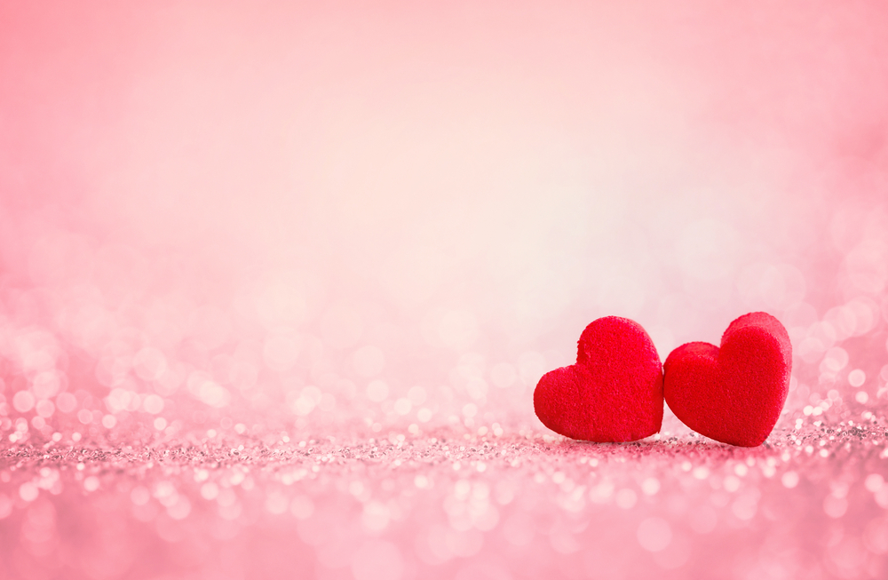 Sfondi desktop con i cuori gratis: 9 immagini romantiche