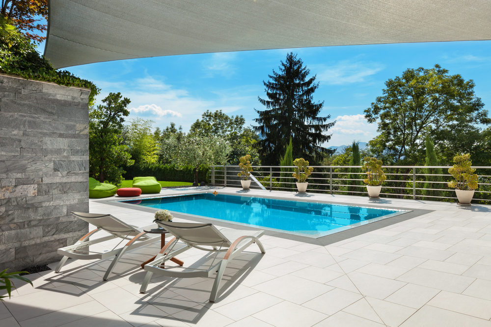 Come addolcire l’acqua della piscina di casa