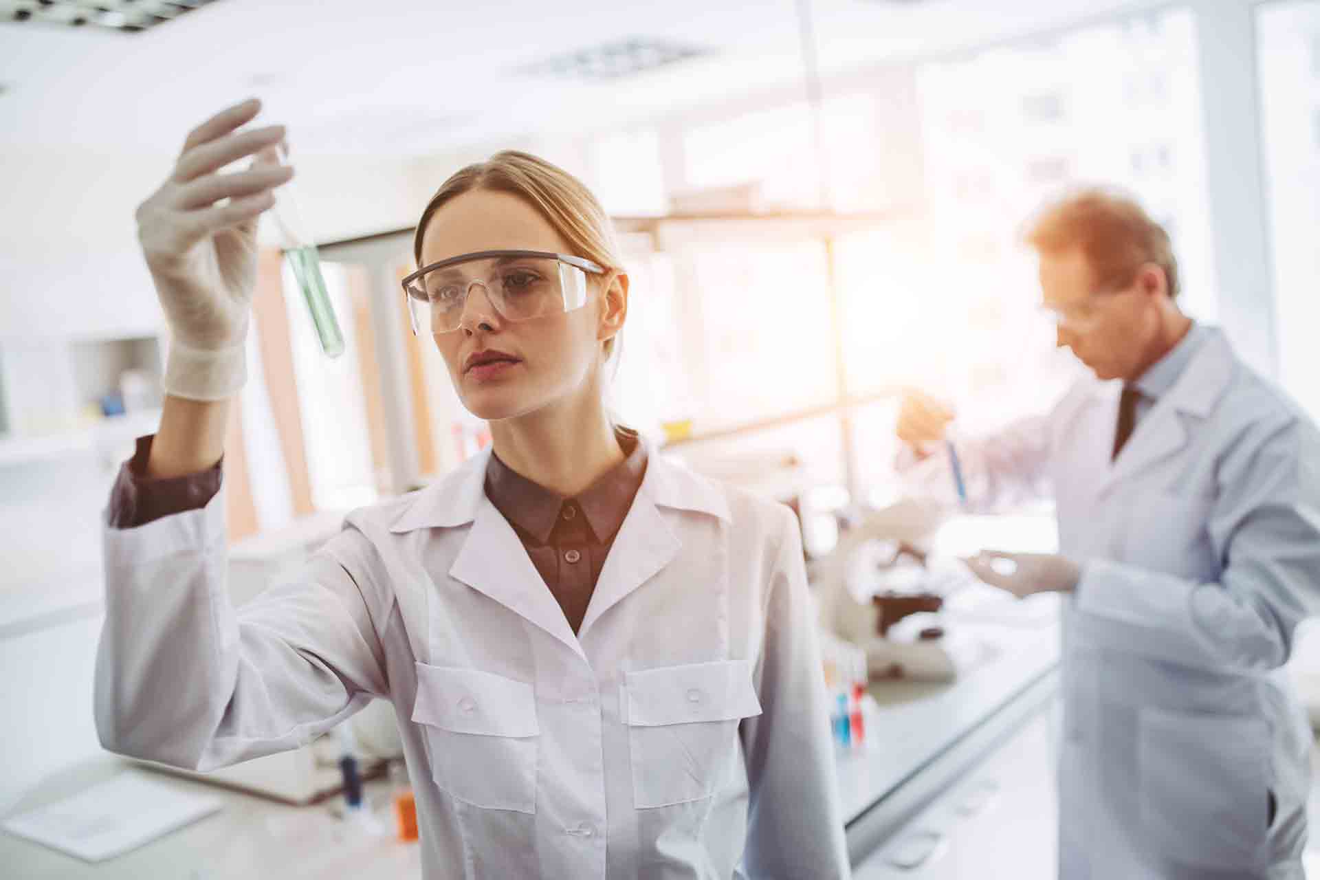 Giornata delle donne nella scienza: film e libri per ricordare le più grandi scienziate