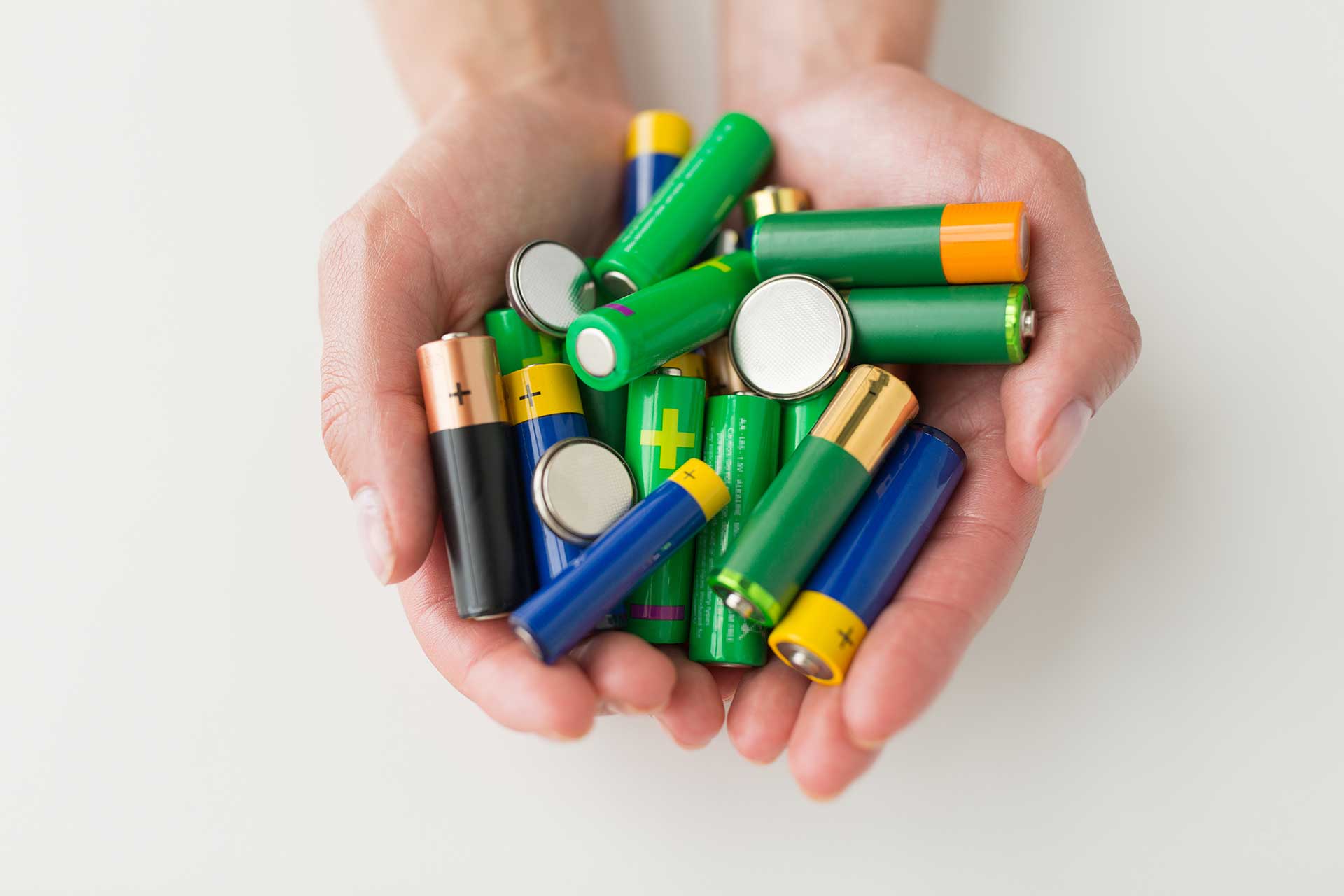Dove si buttano pile e batterie esauste?