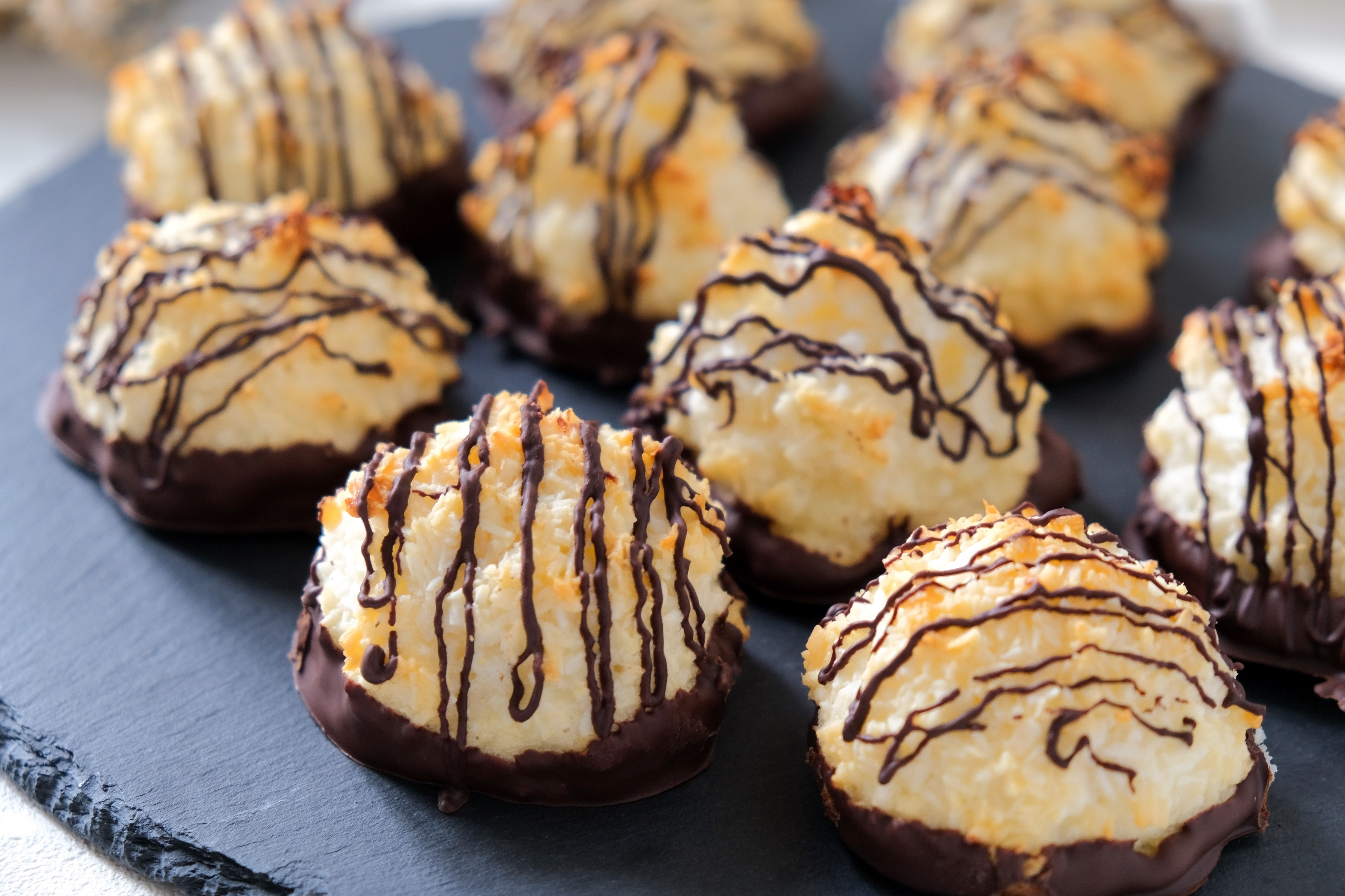 Ricetta dei macaroons vegani al cocco e cioccolato fondente