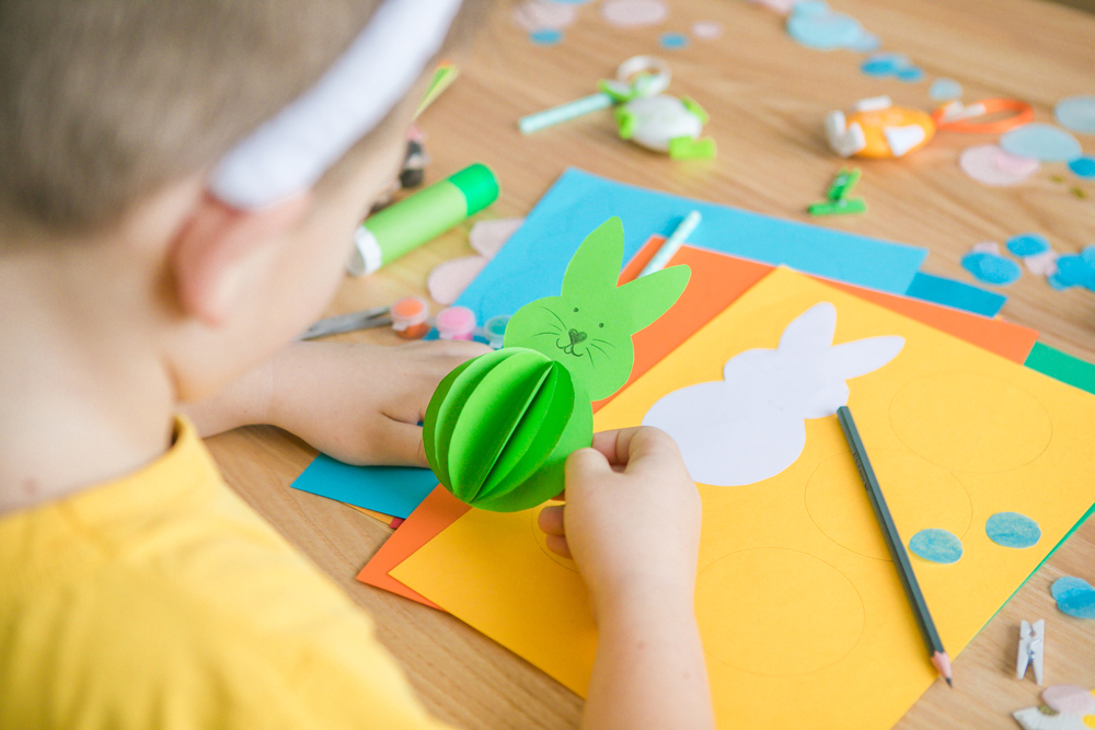 Come fare biglietti pop up di Pasqua con i bambini