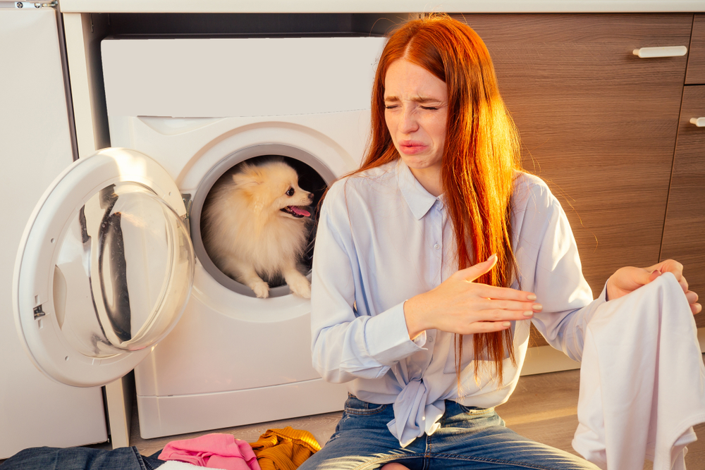 Come togliere l’odore di profumo dai vestiti