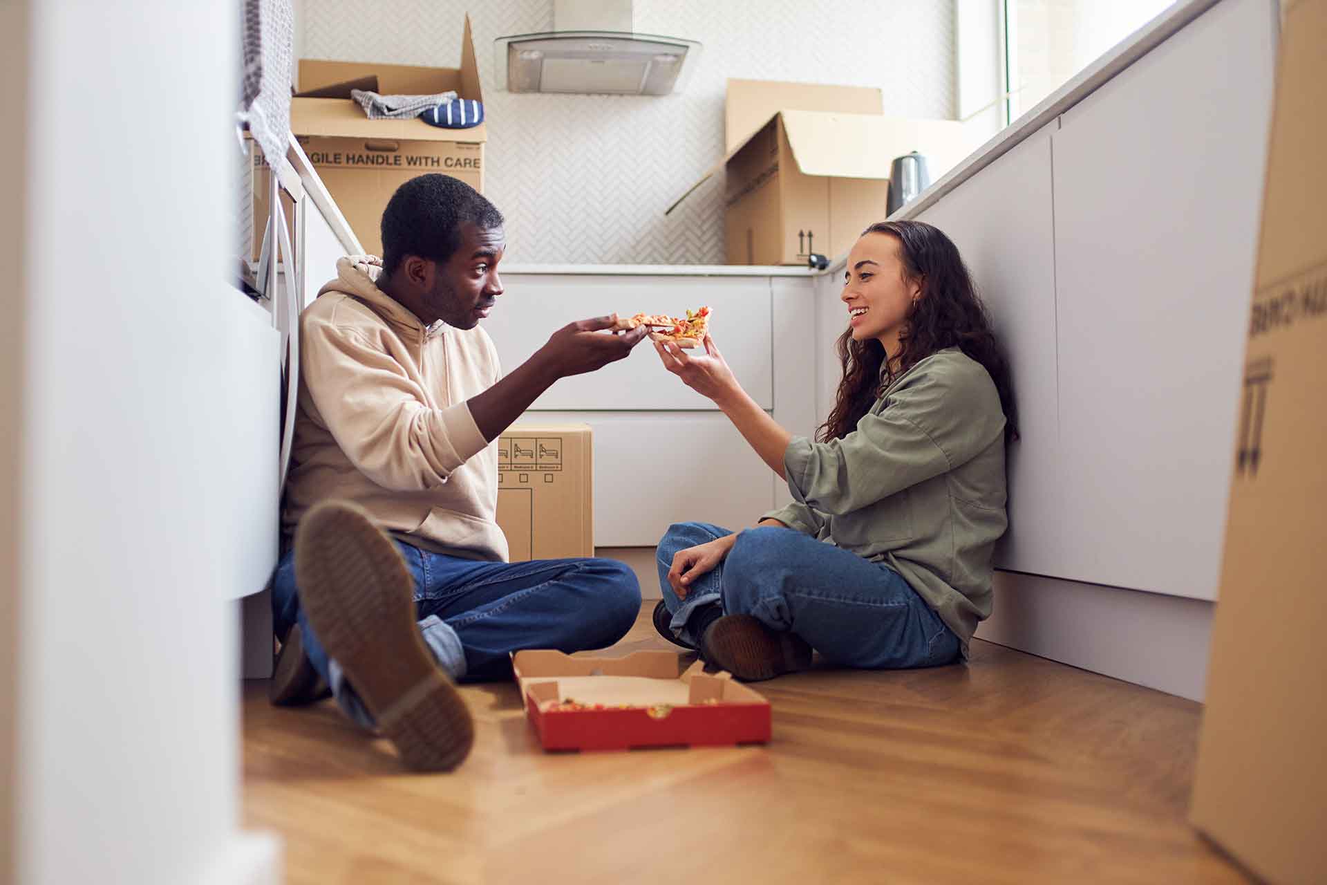 Dove buttare il cartone della pizza dopo averla mangiata