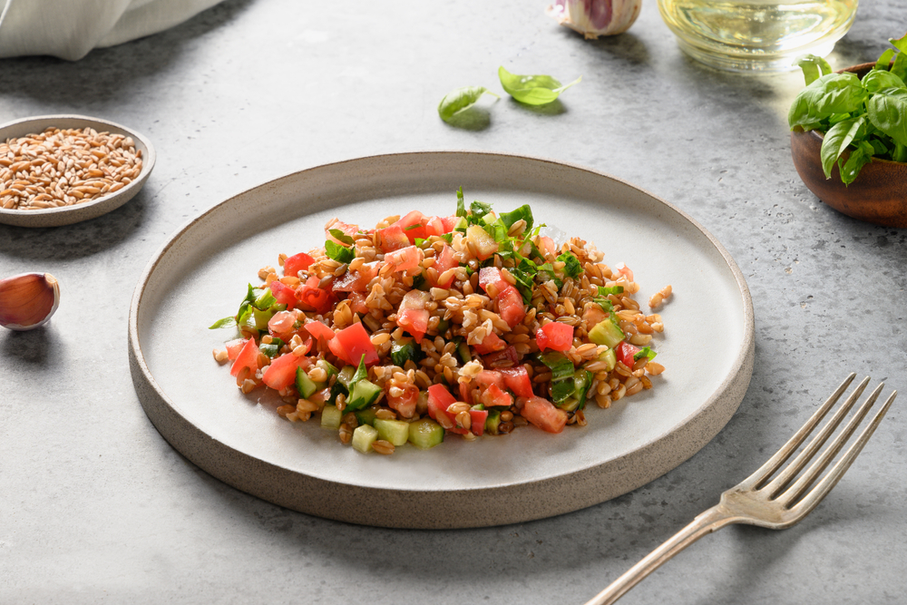 Ricetta dell'insalata estiva con il farro