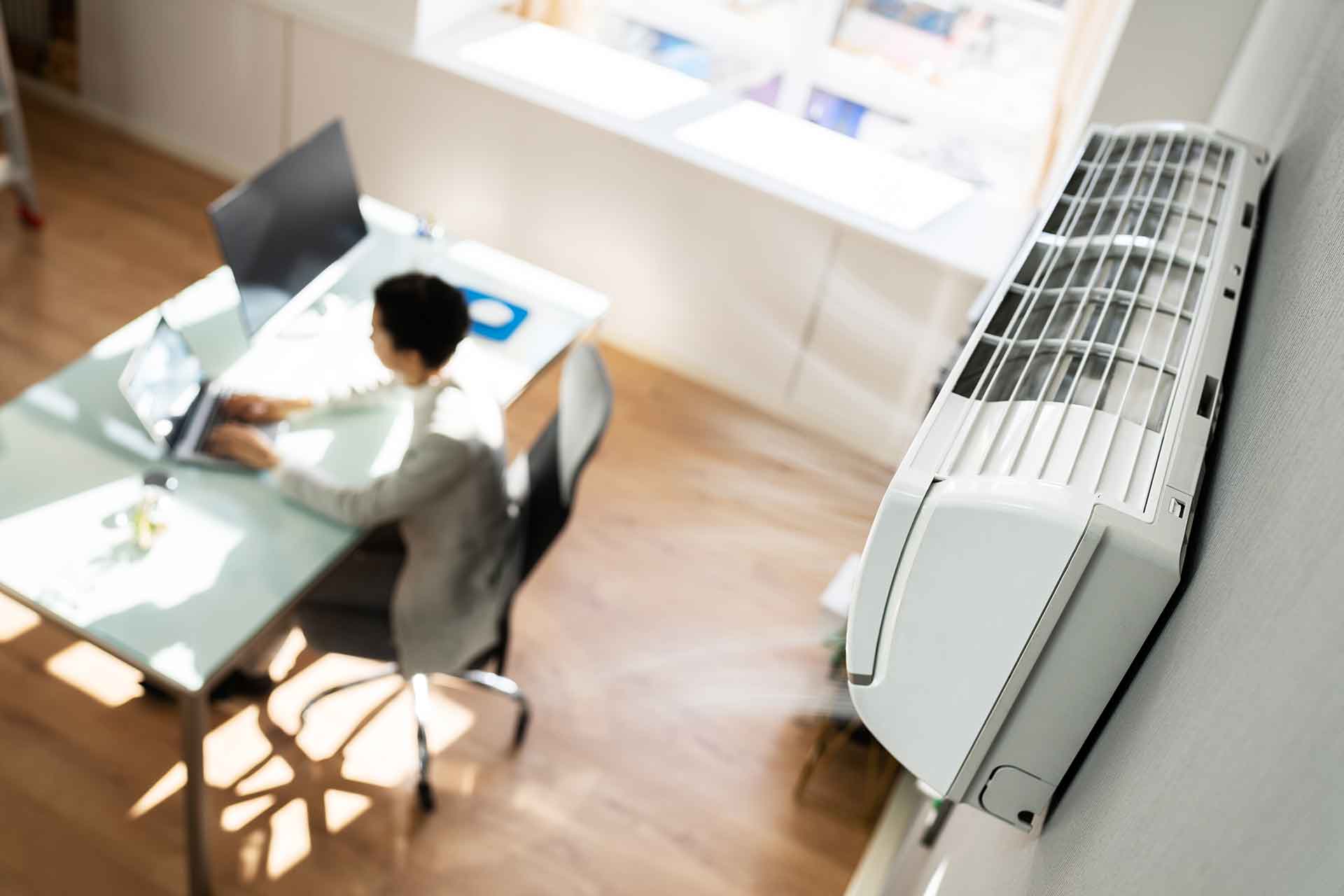 10 regole per tenere accesa l'aria condizionata al lavoro