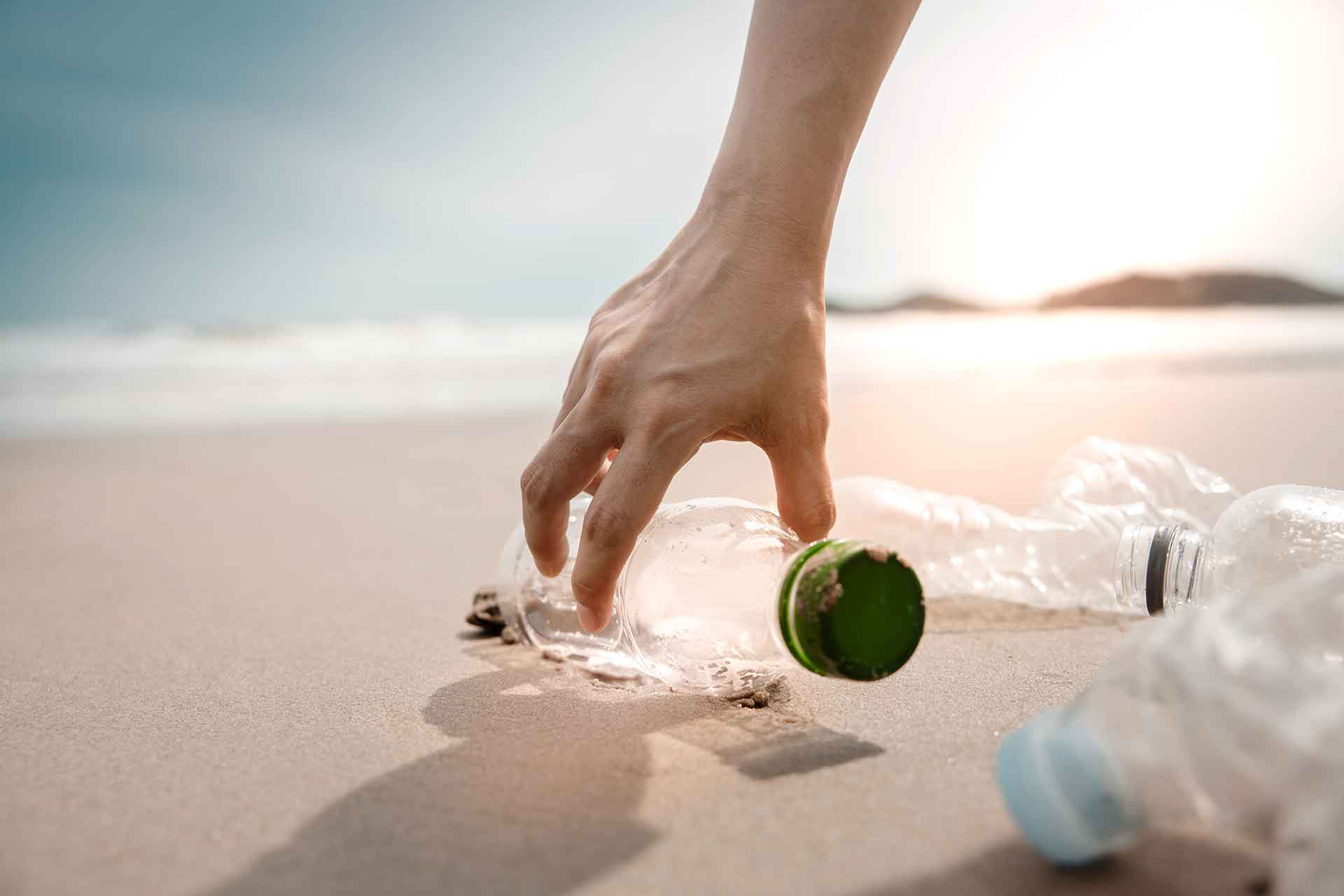 Galateo sostenibile in spiaggia: come comportarsi per essere green