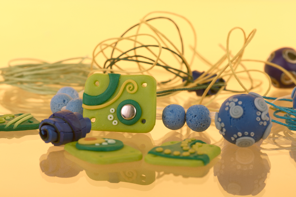 Collana con perline fai da te: il tutorial per crearle con il fimo