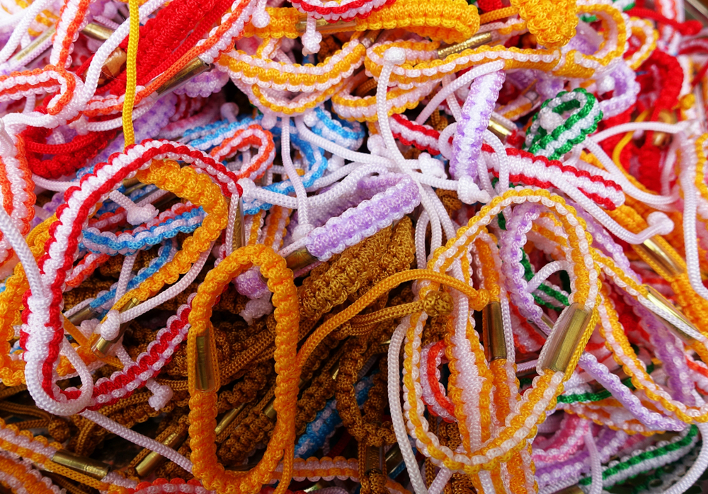Tutorial braccialetto macramè: come farlo con una cannuccia
