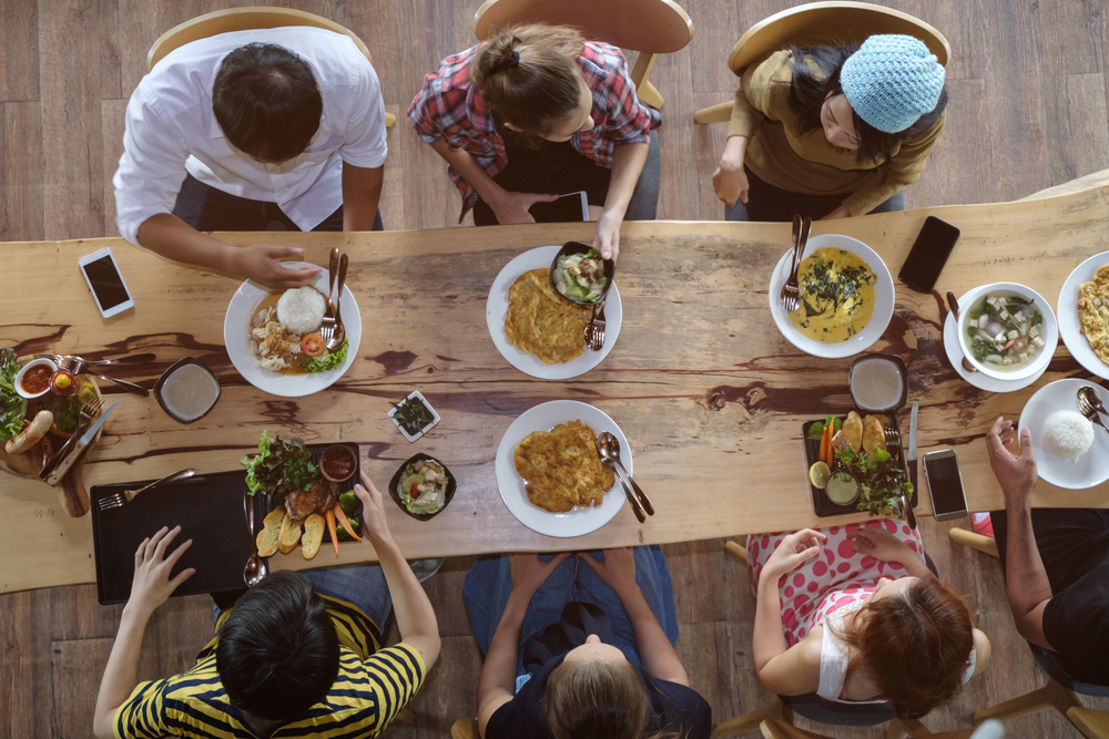 Come assegnare i posti a tavola