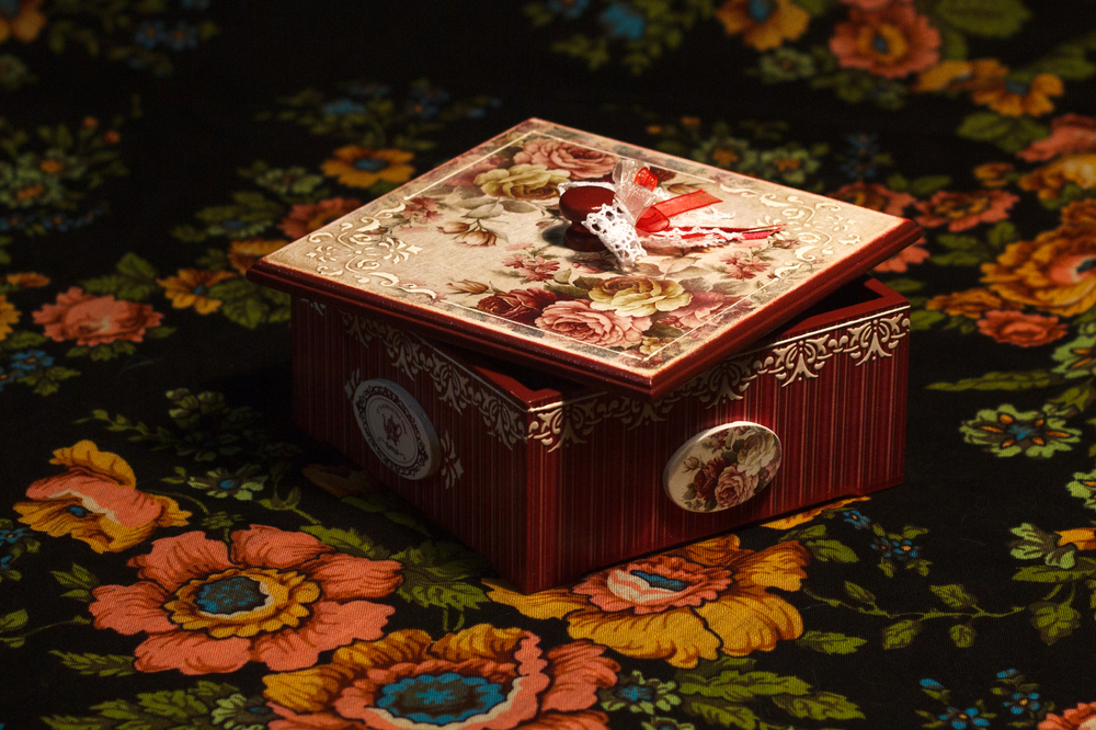 Portaoggetti fai da te vintage: come farlo con il riciclo e il decoupage