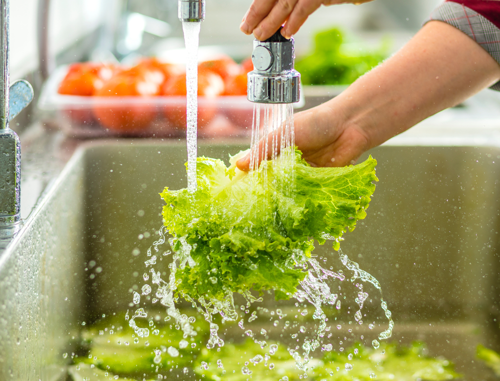 Devo lavare l’insalata in busta prima di mangiarla?