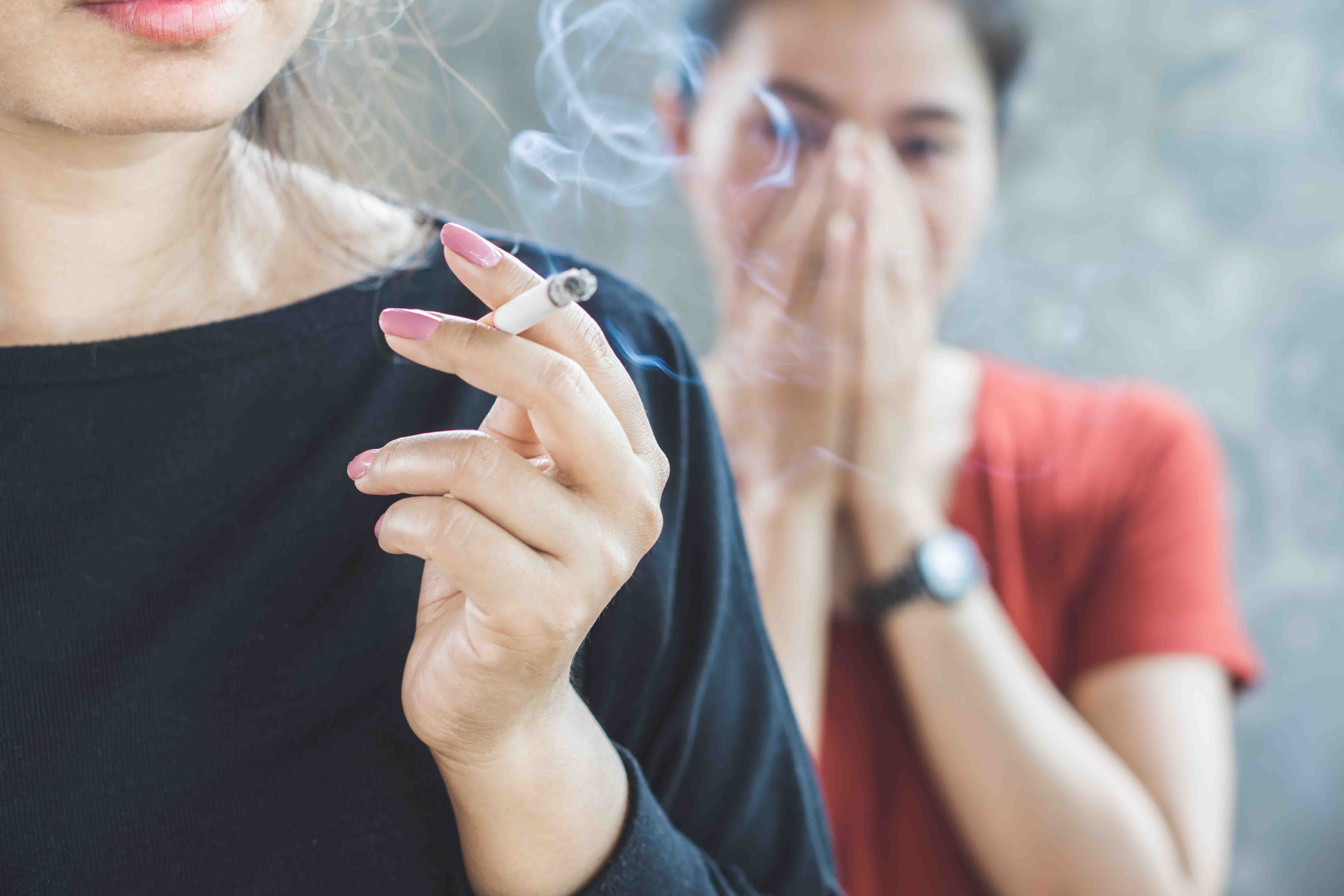 Fumo passivo, sintomi e rischi