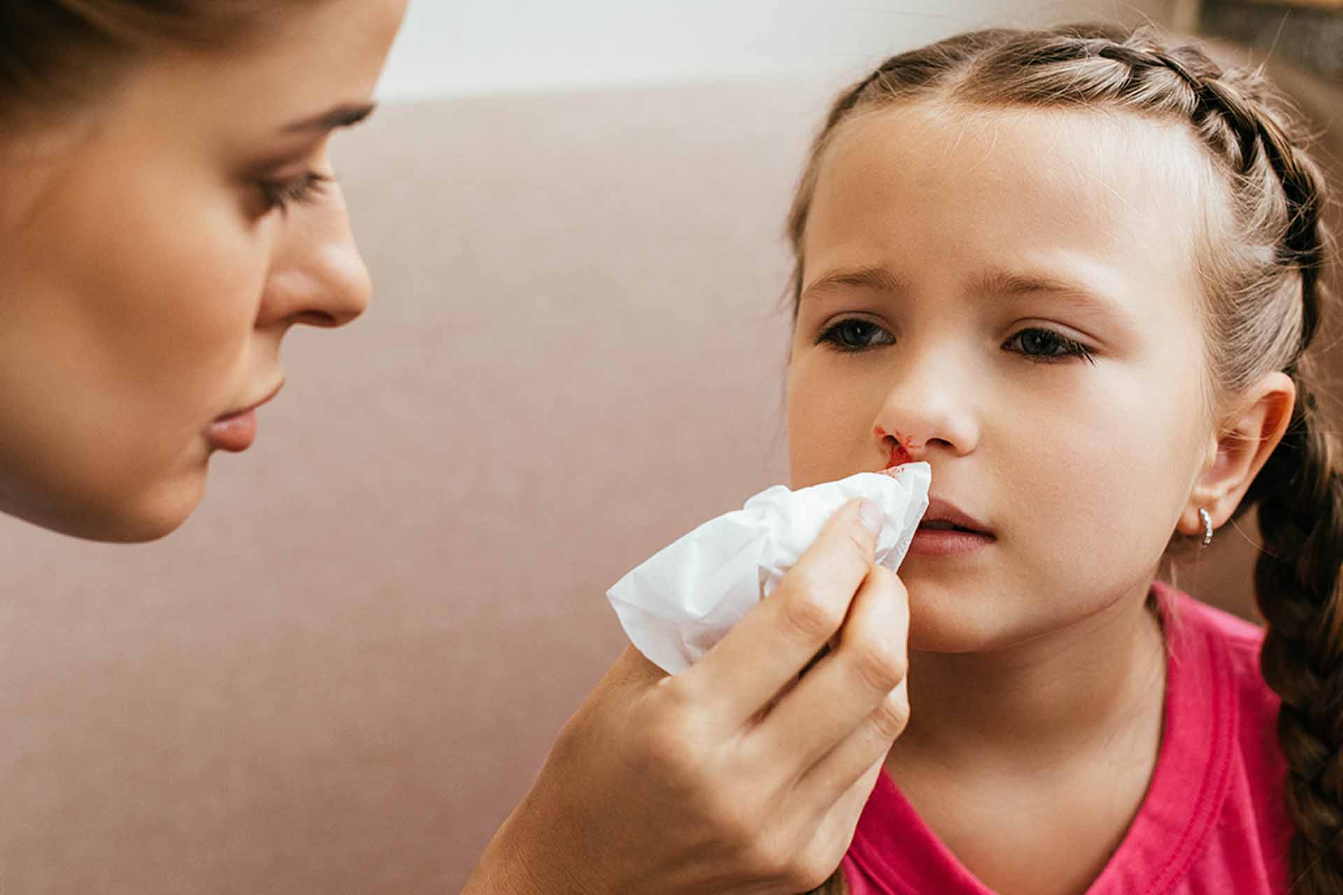 Come fermare l'uscita di sangue dal naso