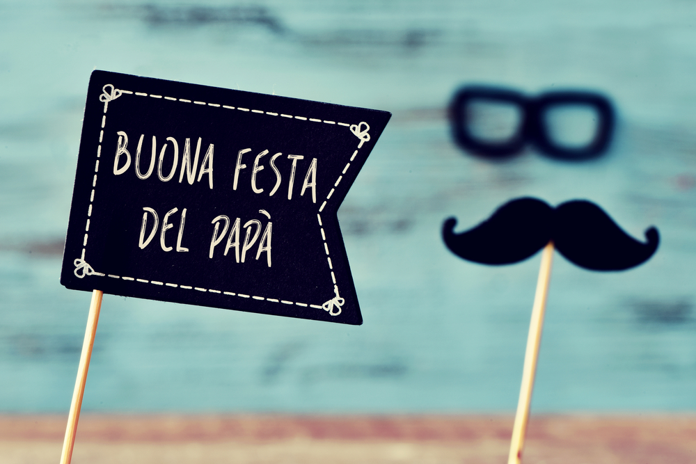 Festa del papà: 10 frasi divertenti per gli auguri