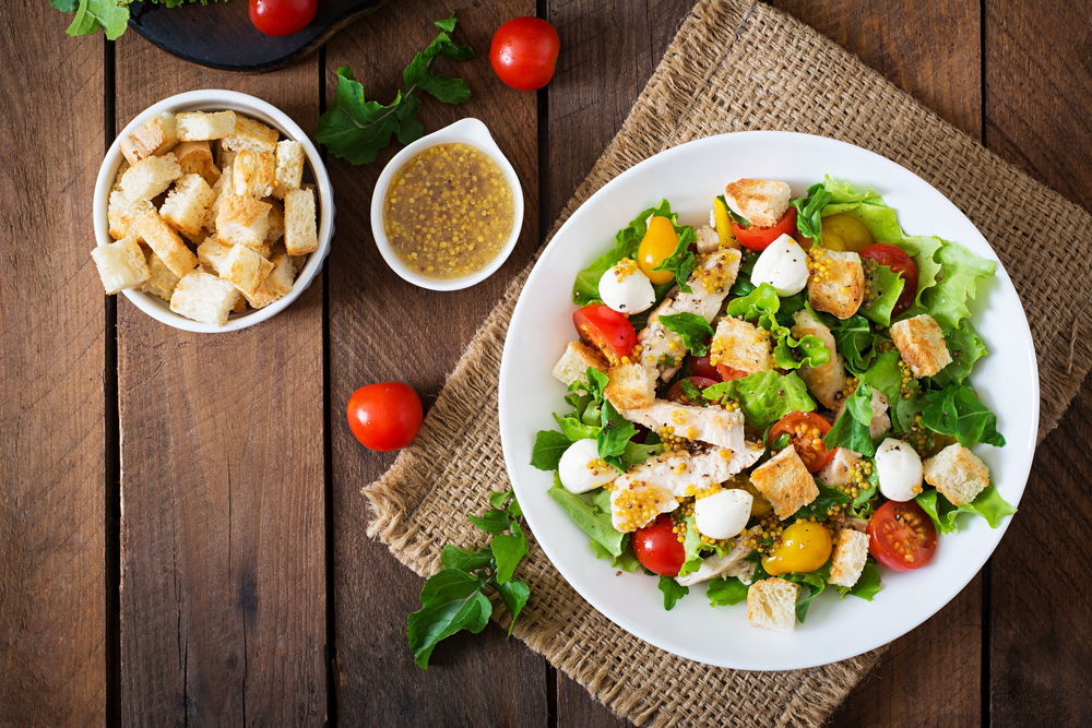 Insalata di pollo con salsa al miele