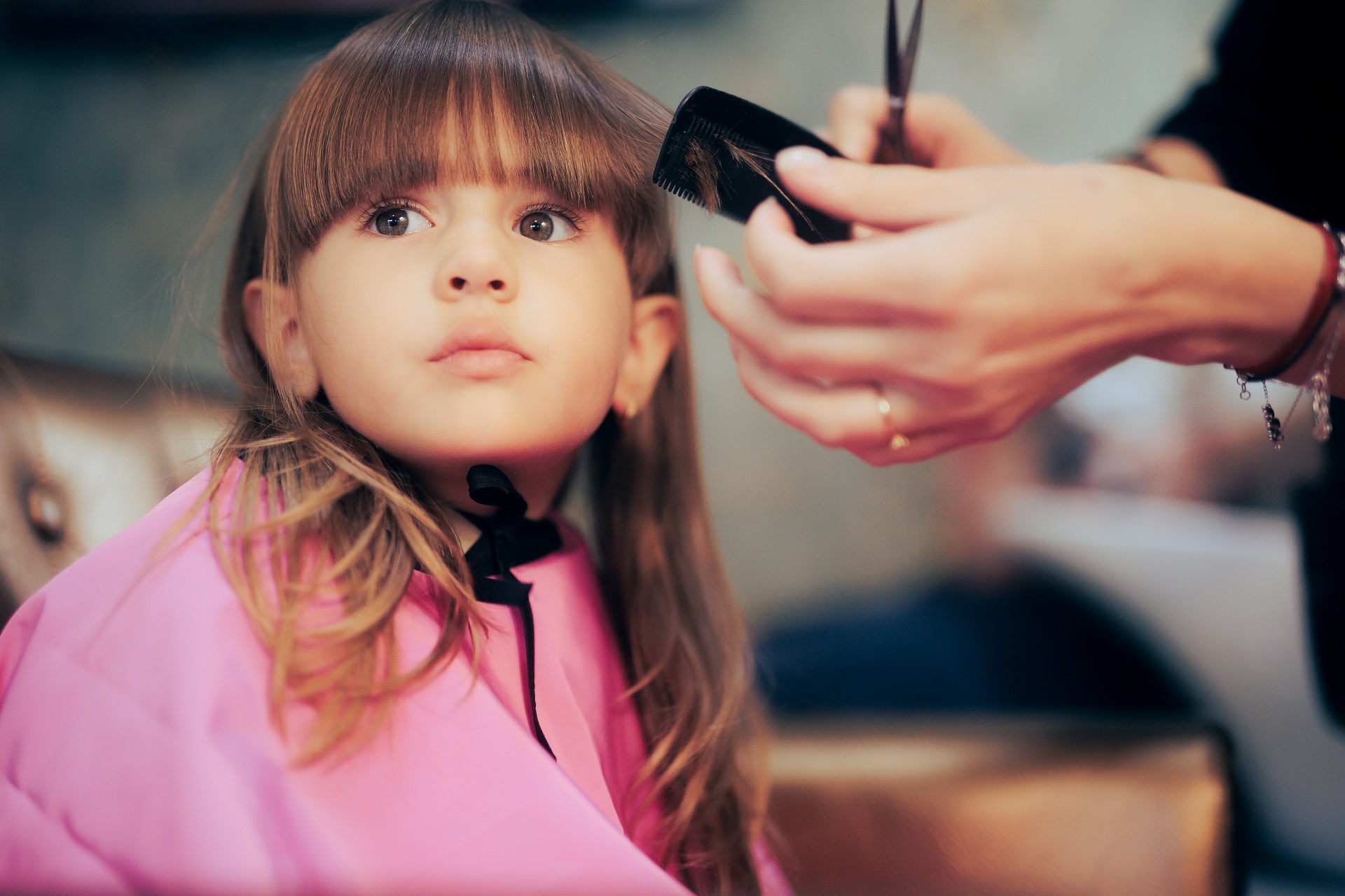 Come scegliere il perfetto parrucchiere per i tuoi bambini