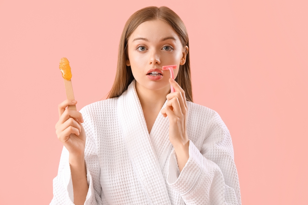 Depilazione viso donna: 4 effetti del rasoio