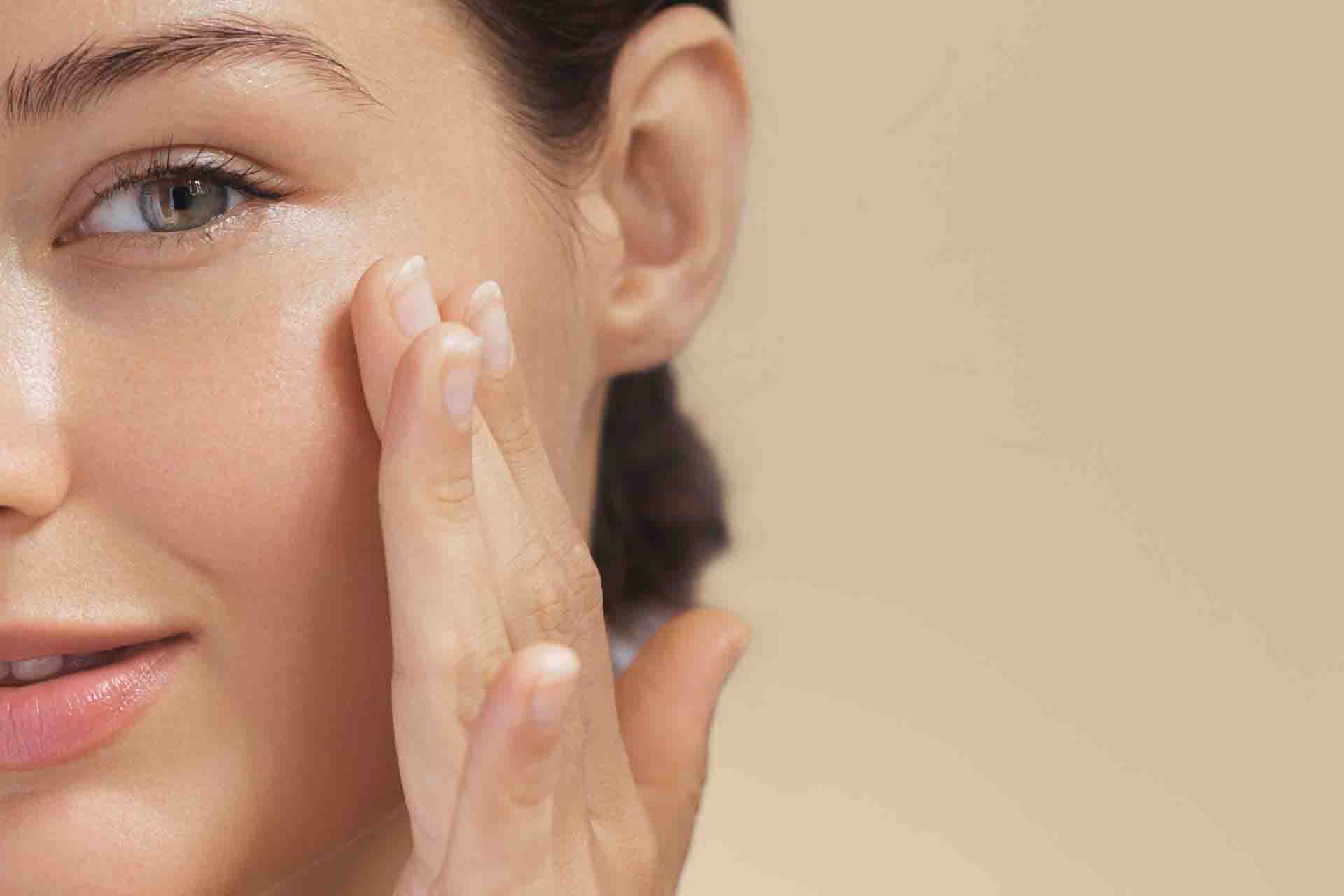Cosa idrata di più la pelle?