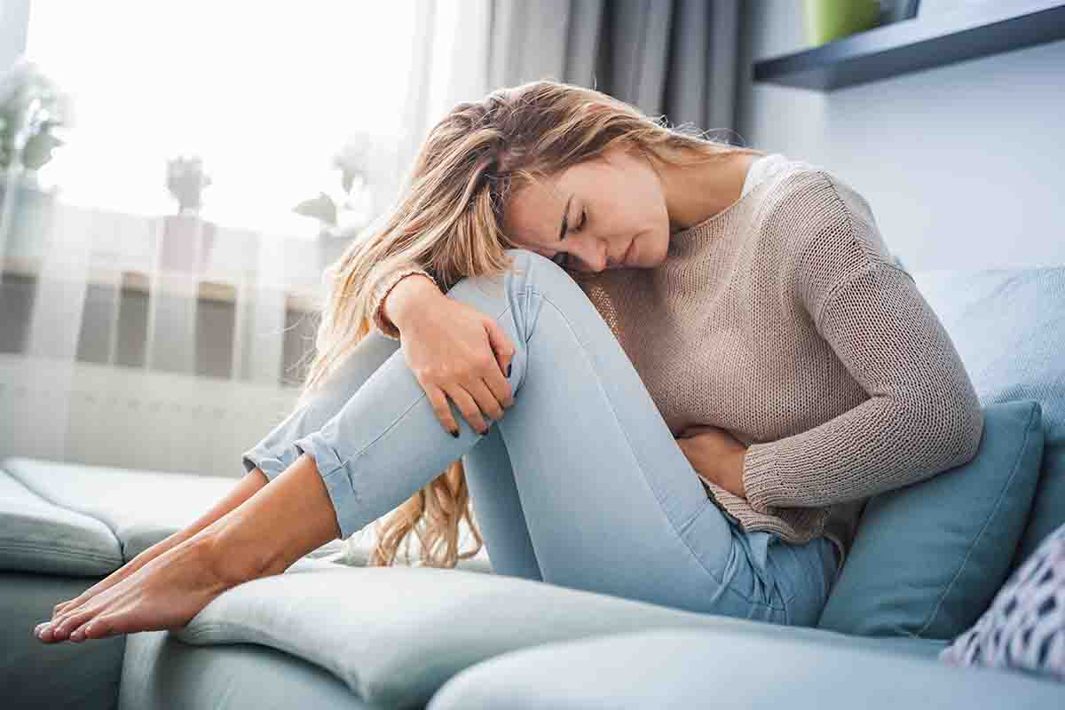 Crampi addominali, i migliori rimedi