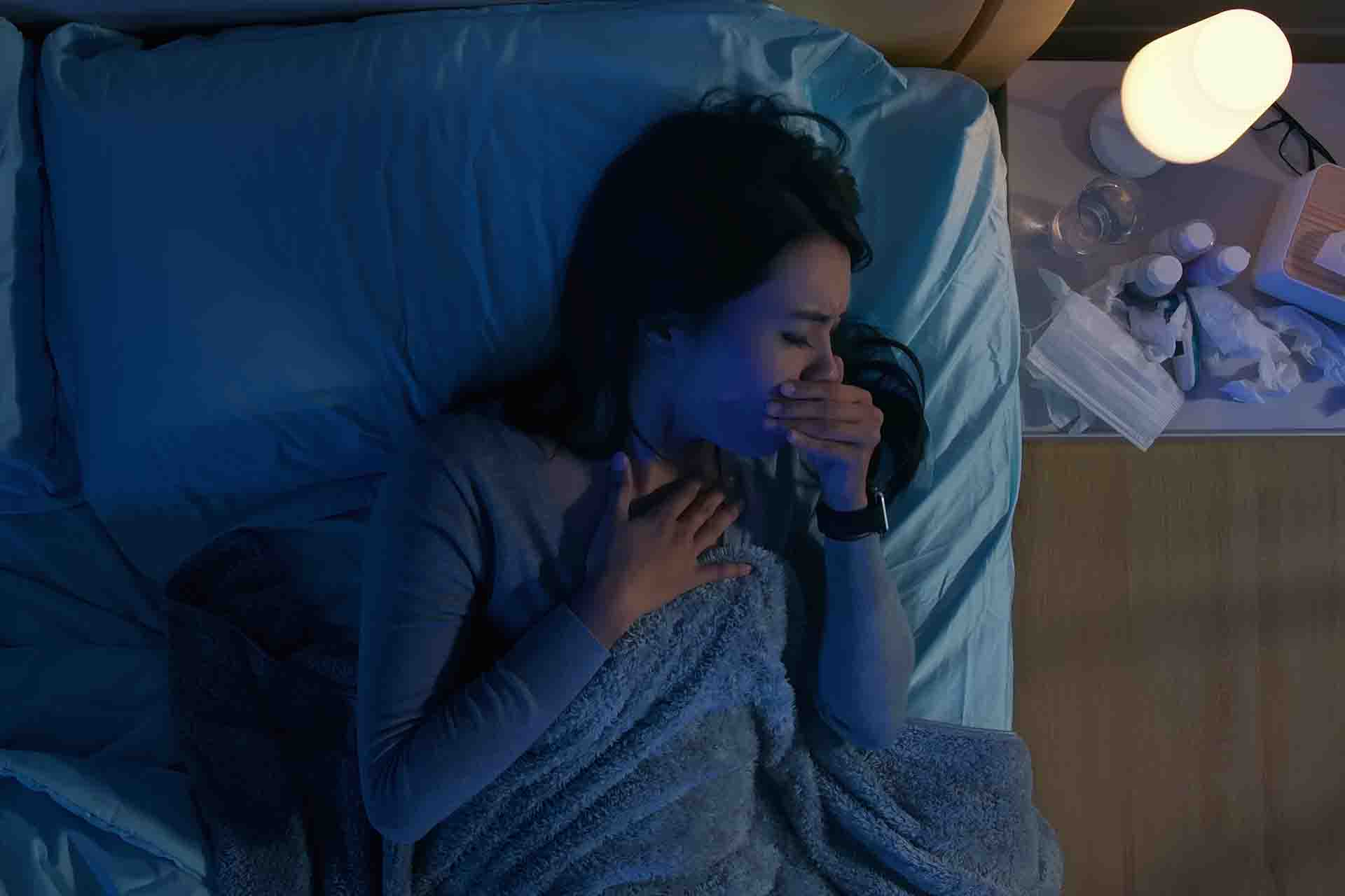 Tosse notturna, cause e rimedi utili per dormire meglio
