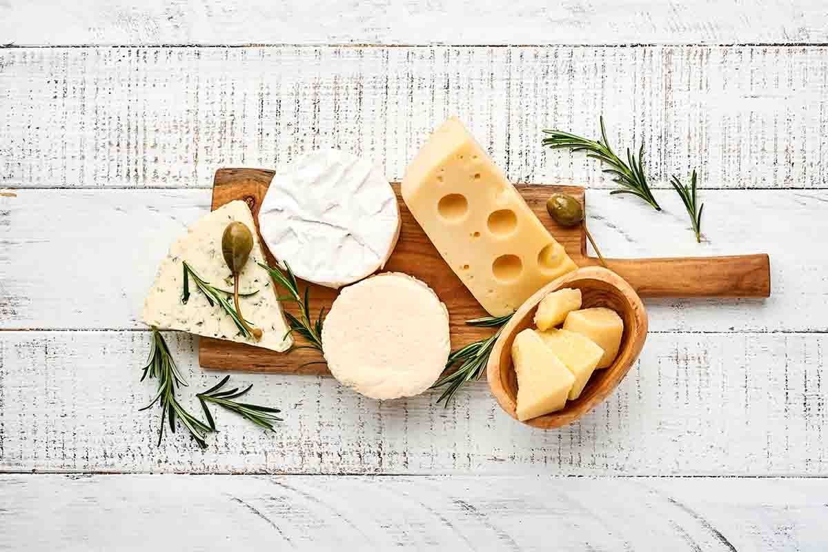 Quali sono i formaggi più leggeri da mangiare se si è a dieta