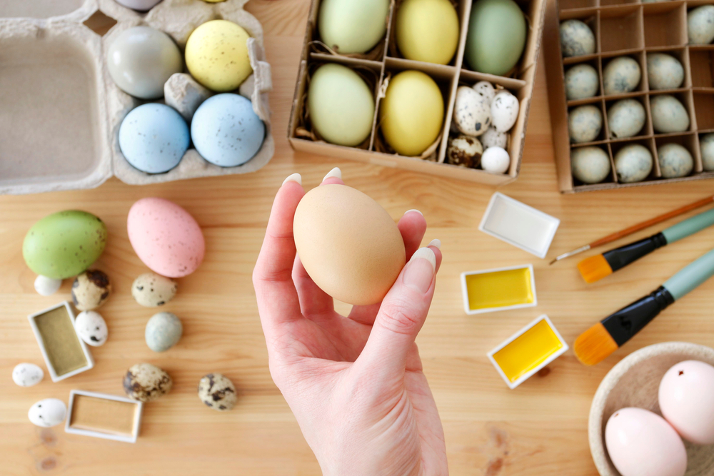 Come colorare le uova di Pasqua con metodi naturali