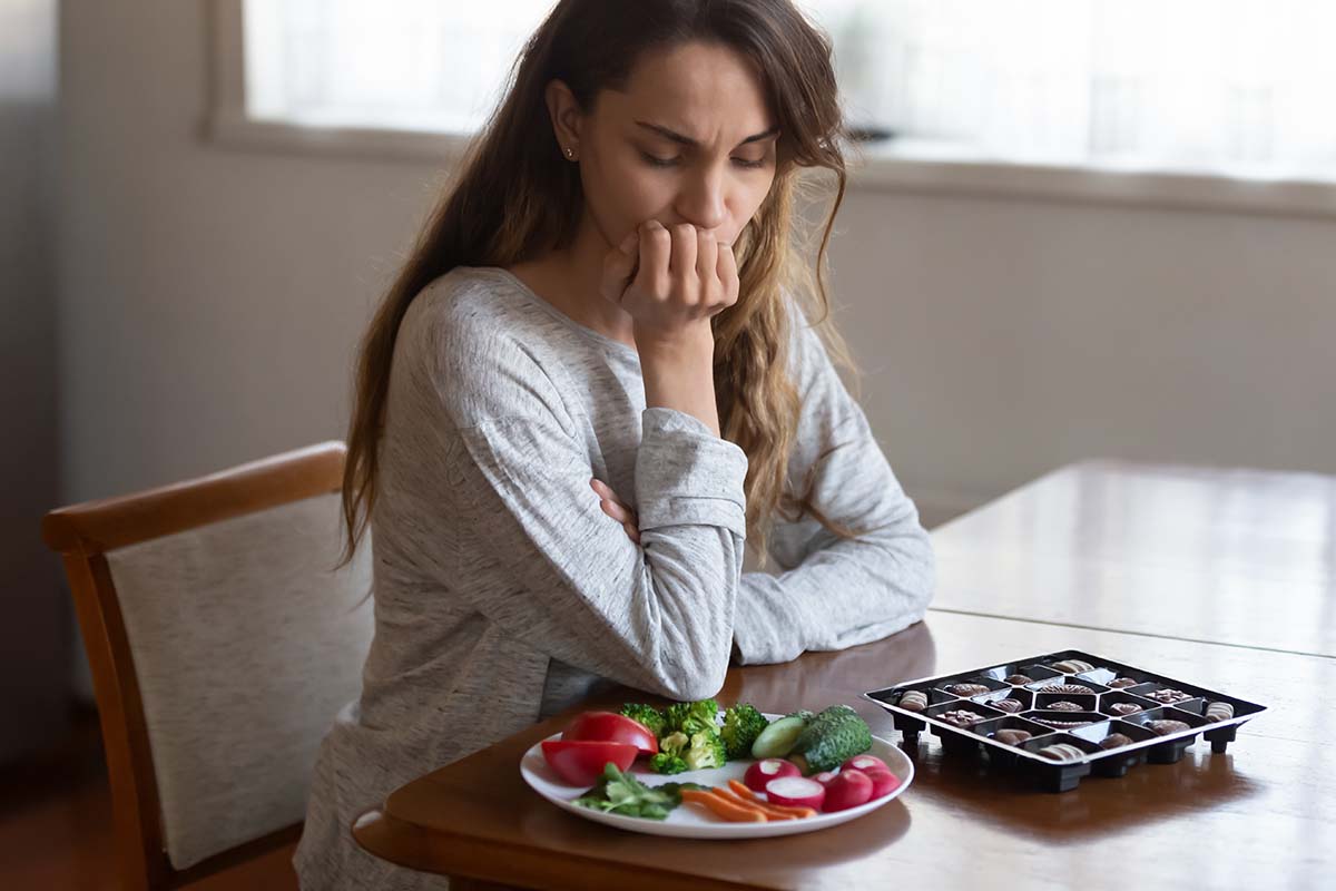 Bulimia, i sintomi da riconoscere subito