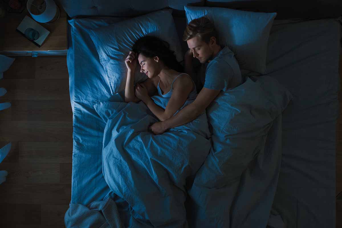 Posizioni per dormire: le migliori per rafforzare la coppia