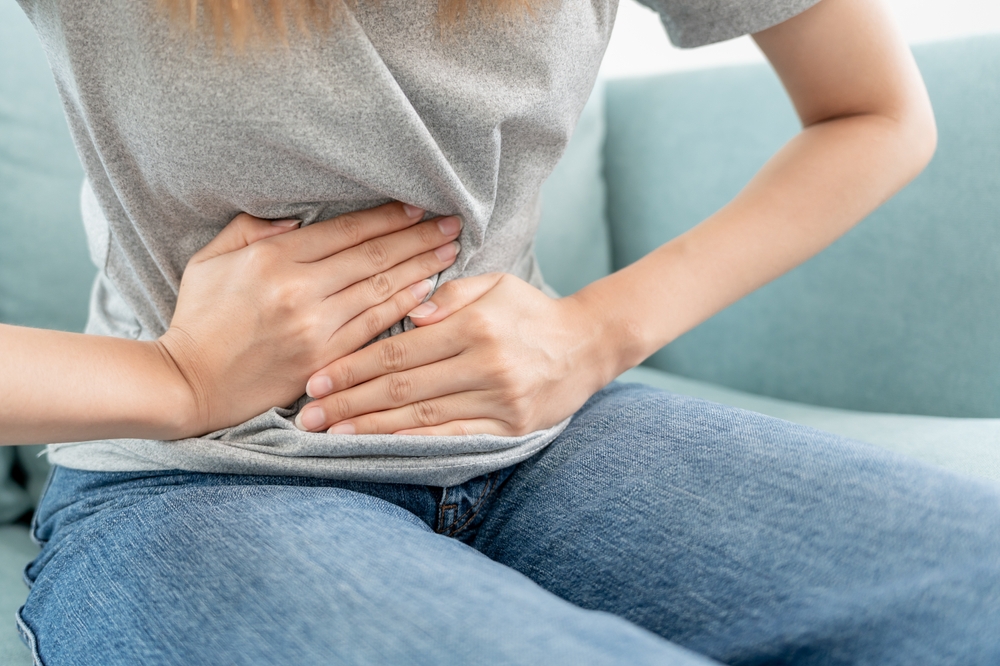 Dolore addominale lato destro: quali sono le cause?