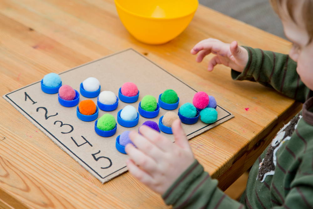 Che cos'è il gioco sensomotorio per i bambini