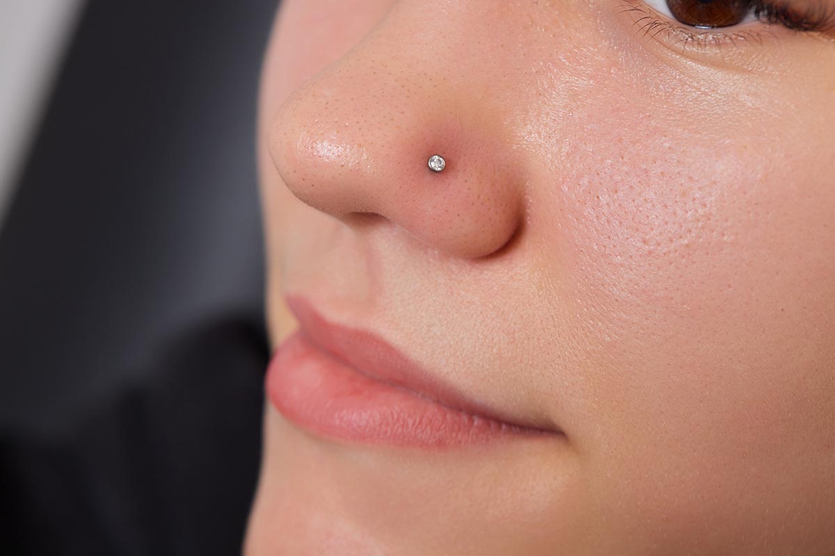 Come svitare un piercing duro?