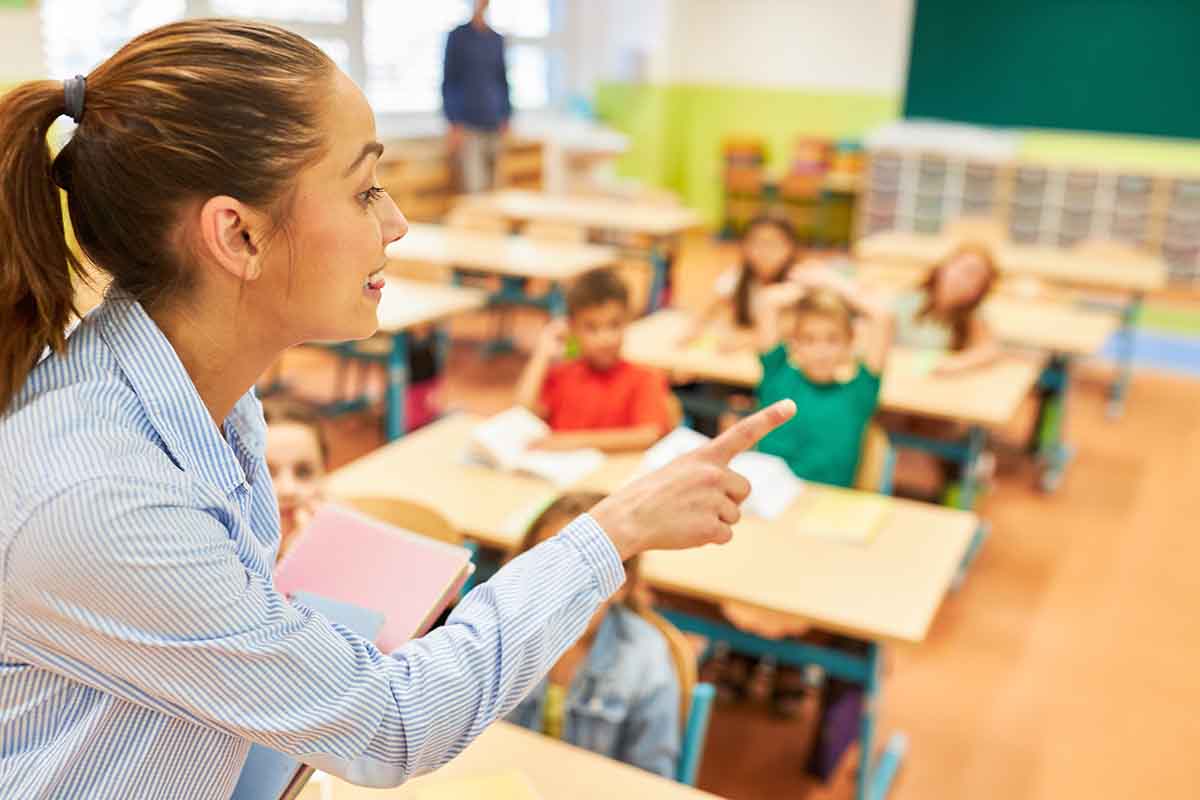 Grazie maestra: frasi brevi per la fine della scuola